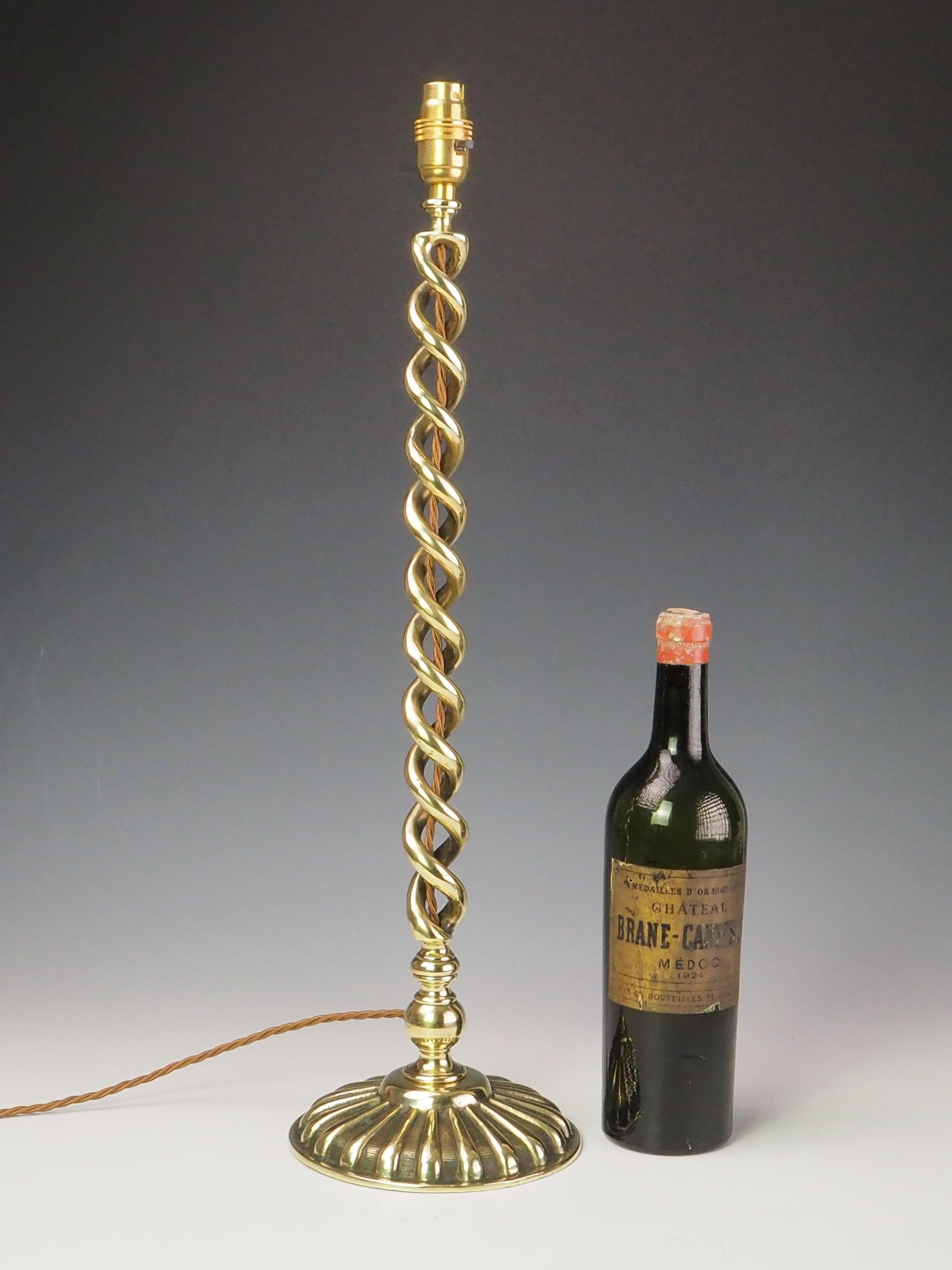 Antique Brass Open Twist Table Lamp In Good Condition For Sale In Lincoln, GB