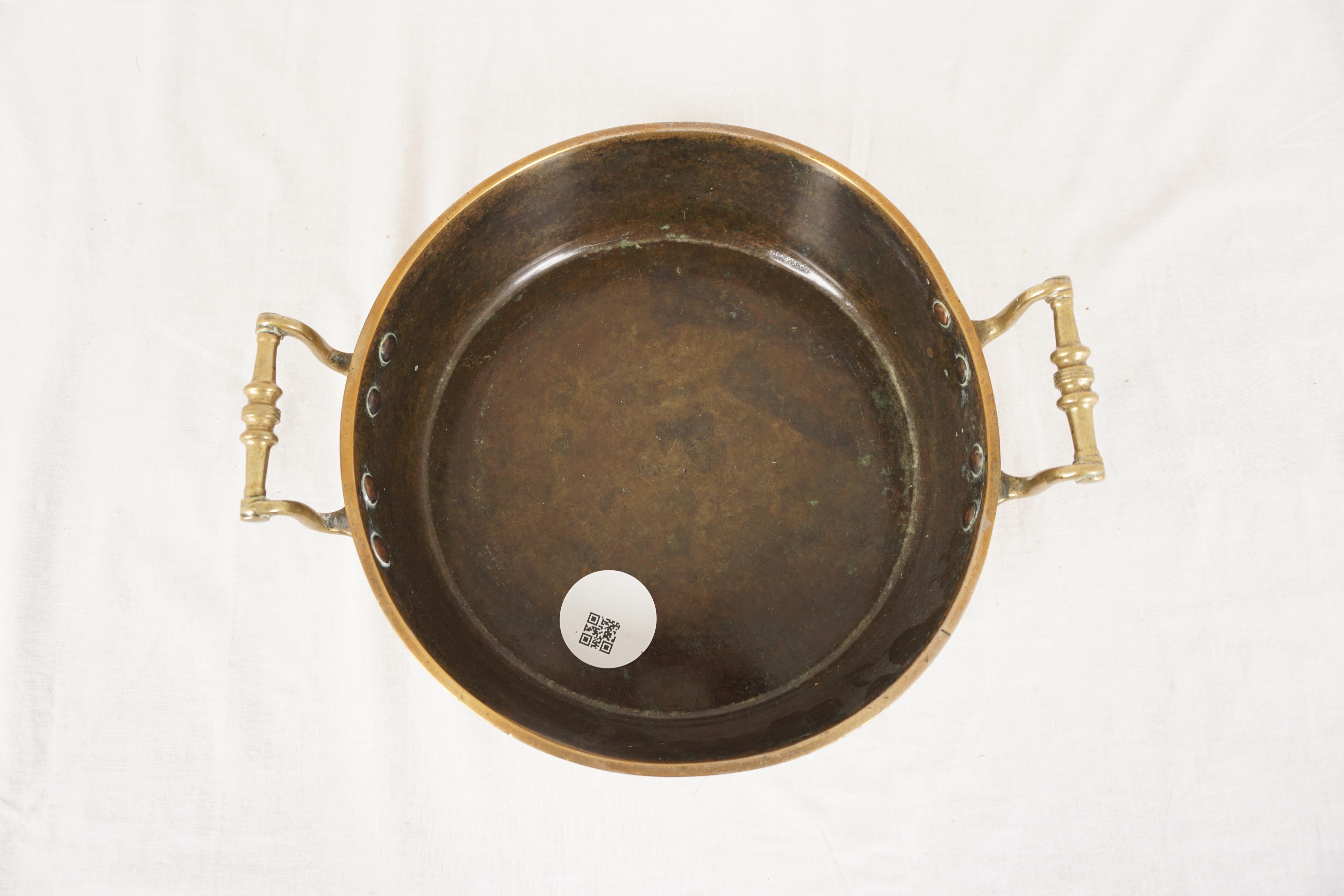 Antique Brass Pan, Victorian Double Handled Pan, Scotland 1880, H1075 In Good Condition For Sale In Vancouver, BC