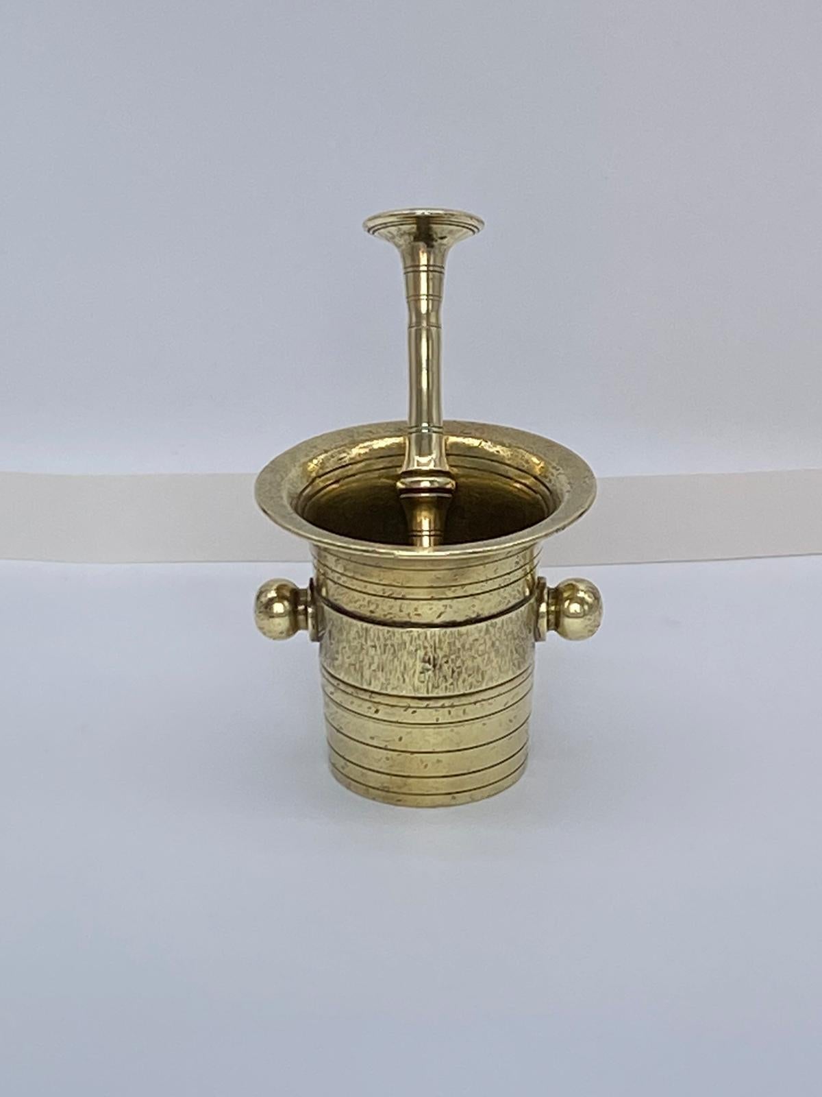 Antique Brass Pestle & Mortar C.1860 In Good Condition For Sale In Ipswich, GB