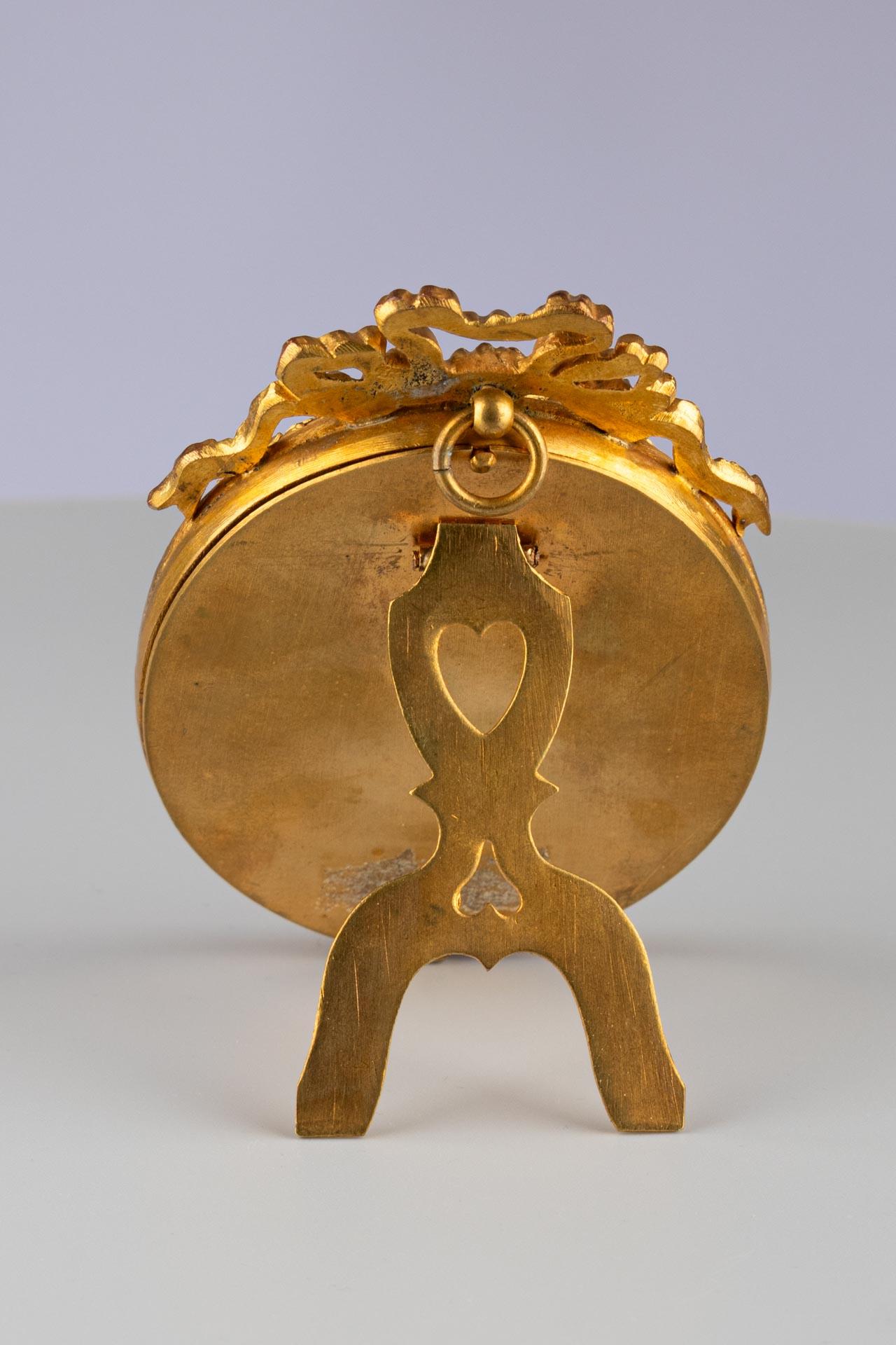 Victorian Antique Brass Picture Frame, Photo Frame Bow, France, Circa 1880, 6 x 7 cm For Sale