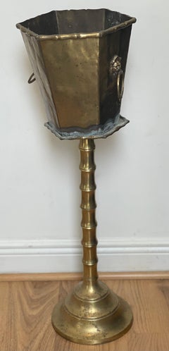 Fioriera antica in ottone su supporto ossidato