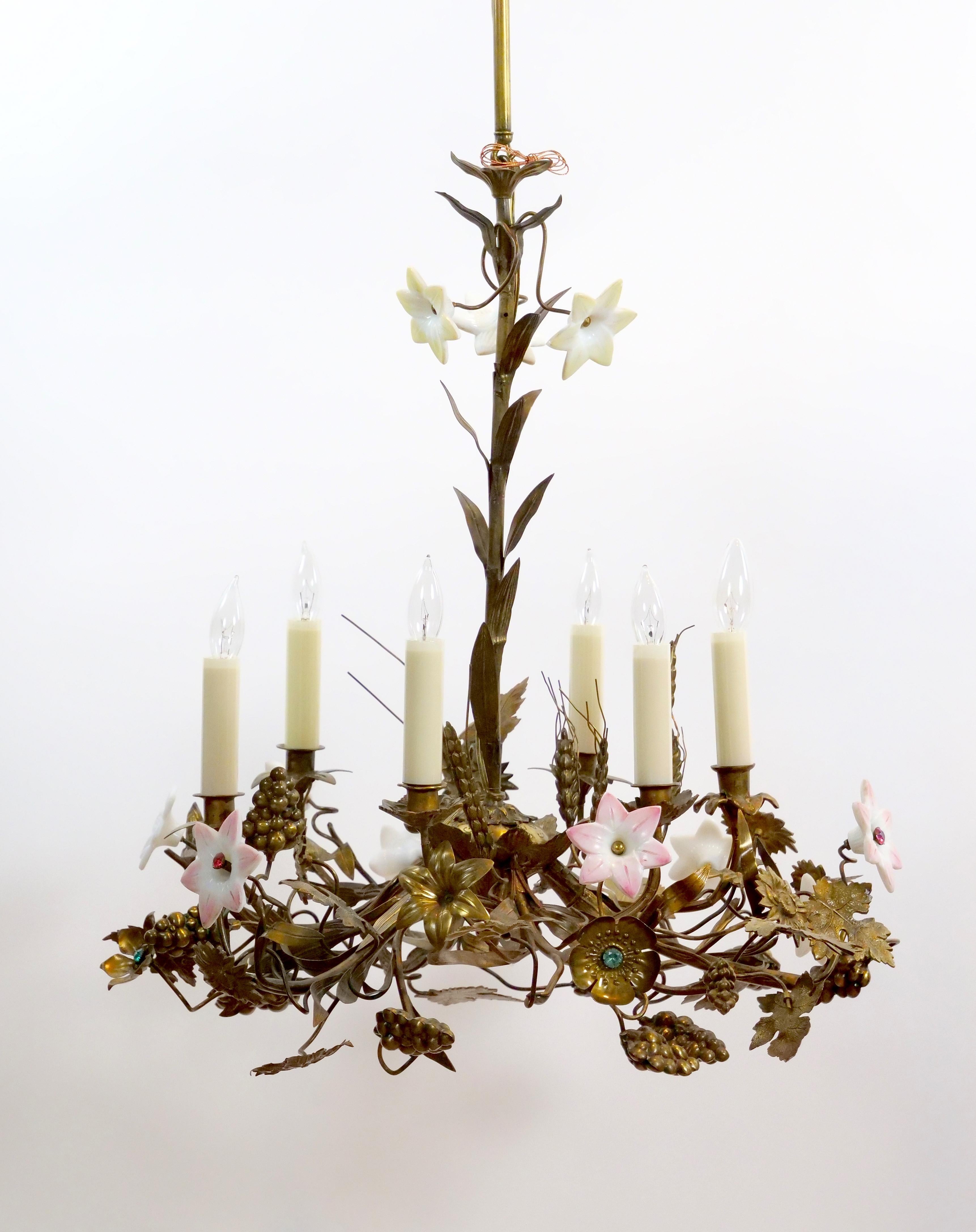 Lustre ancien à six bras en laiton/porcelaine décoré de fleurs en vente 4