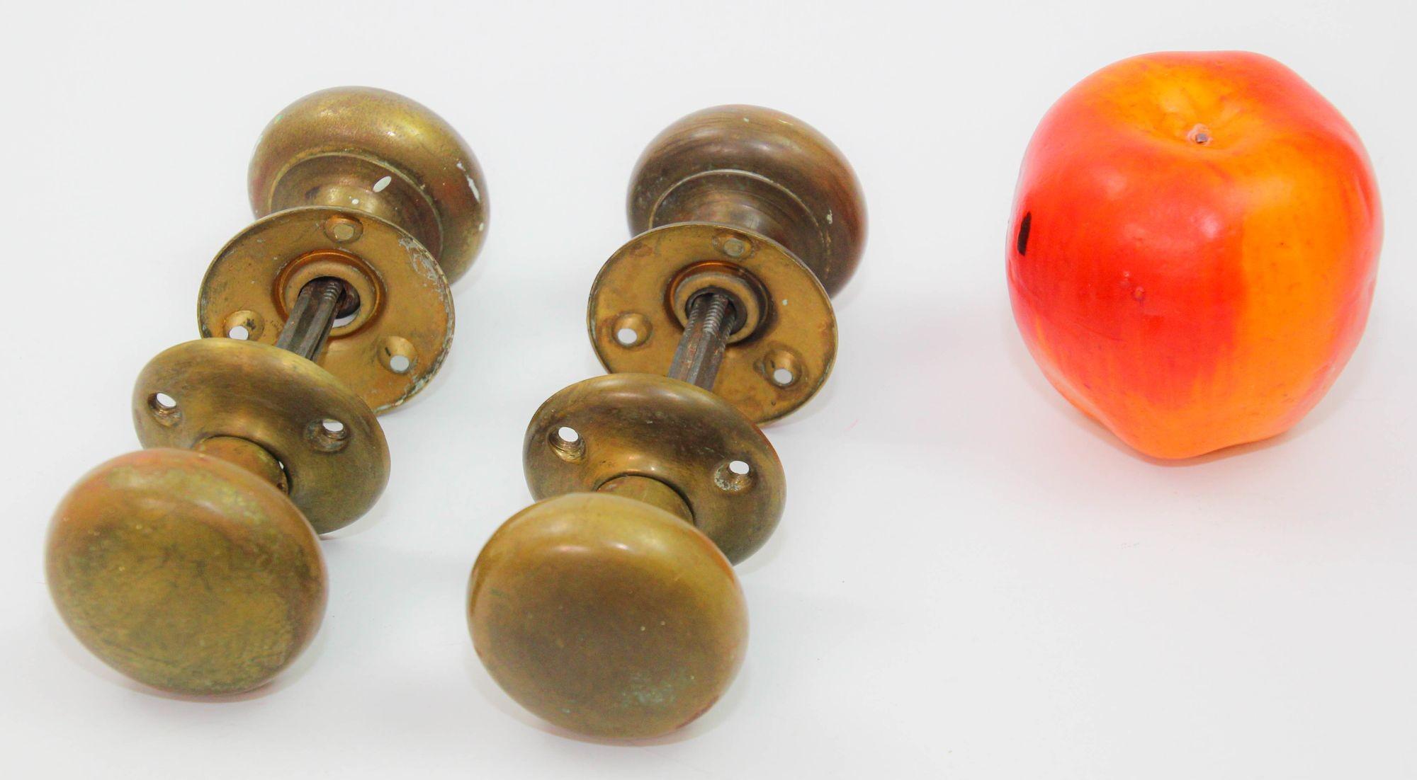French Provincial Antique Brass Round Passage Door Knobs Set of 2 England 1920s For Sale