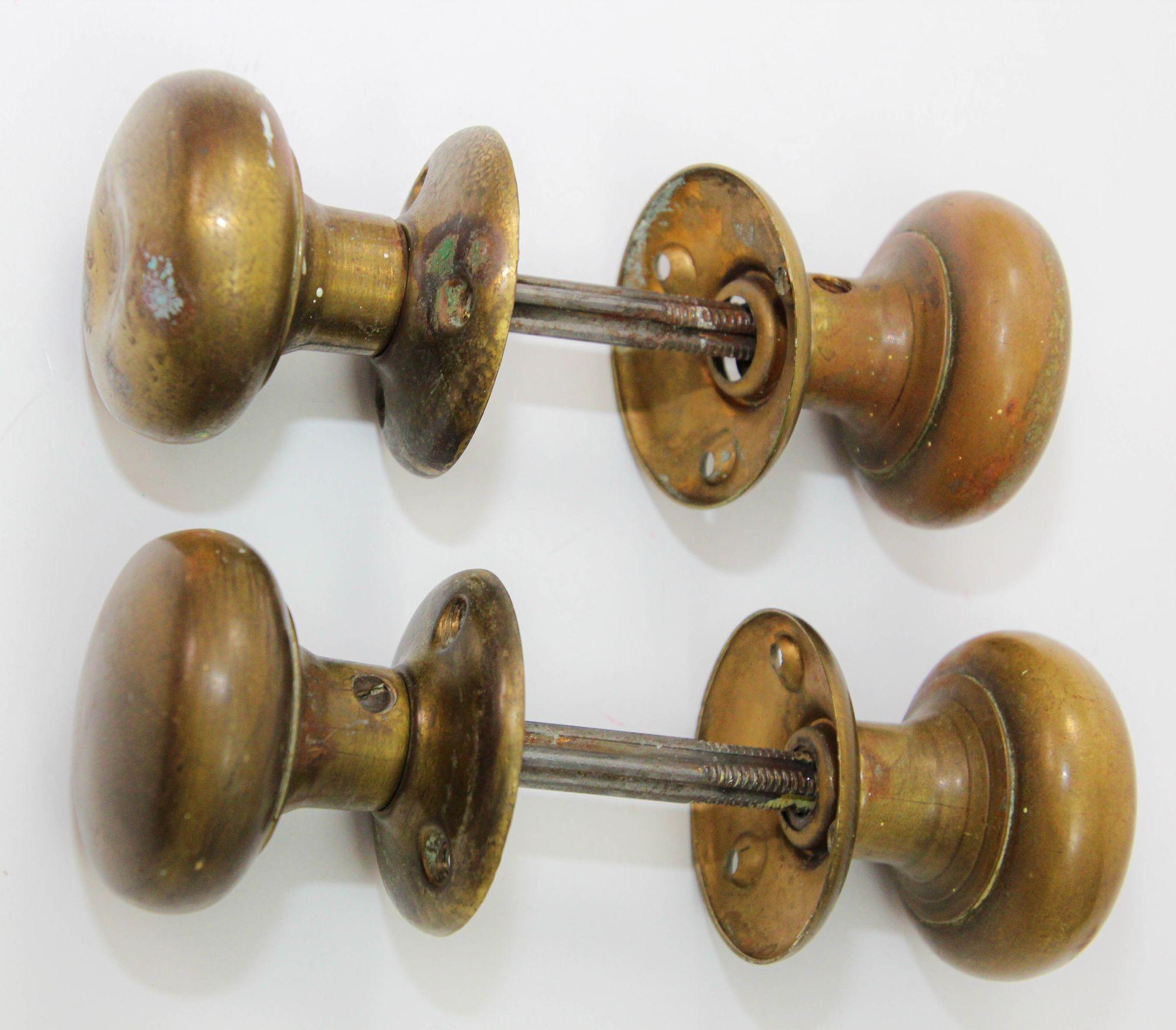 Antique Brass Round Passage Door Knobs Set of 2 England 1920s In Fair Condition For Sale In North Hollywood, CA