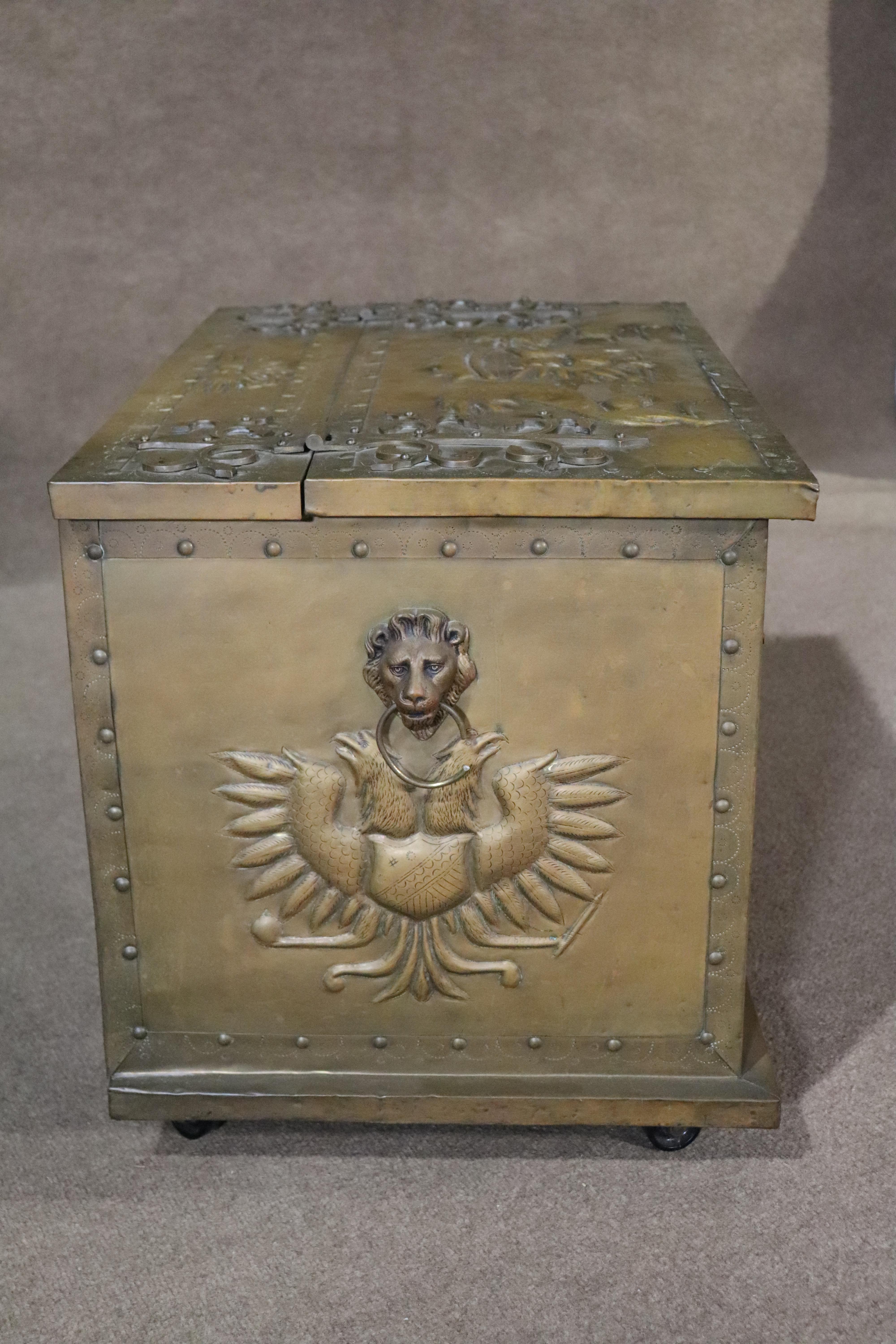 Antique Brass Scuttle Box In Good Condition For Sale In Brooklyn, NY