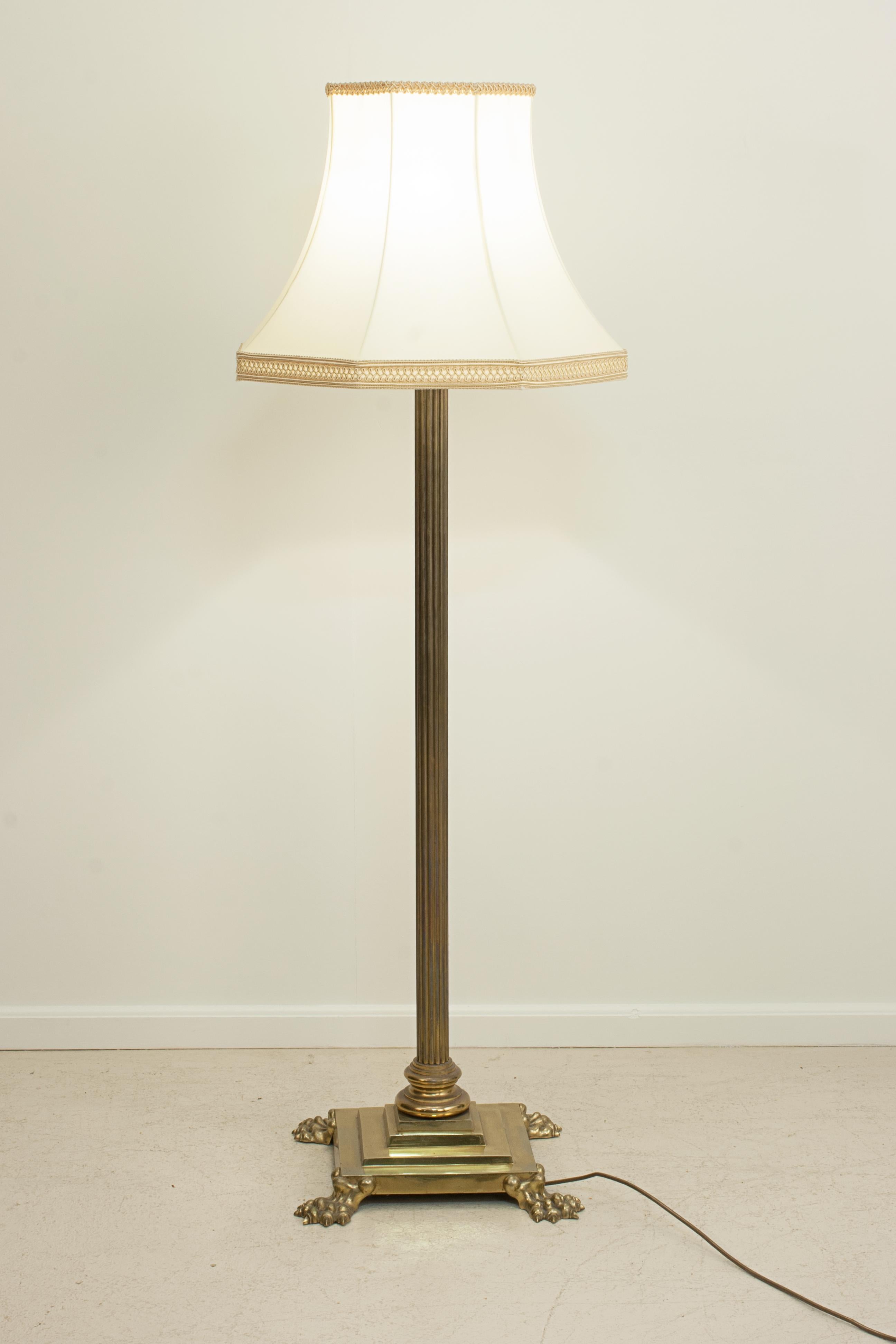 Lampe standard en laiton antique en vente 5
