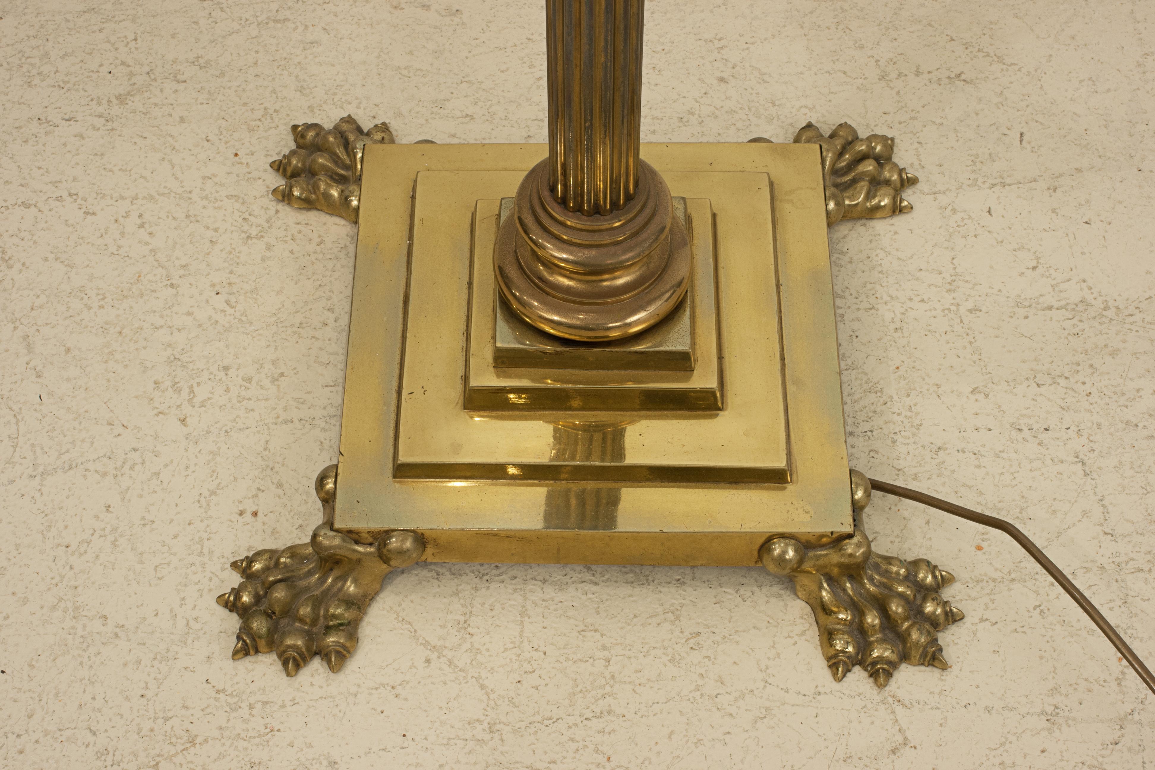 Lampe standard en laiton antique en vente 3