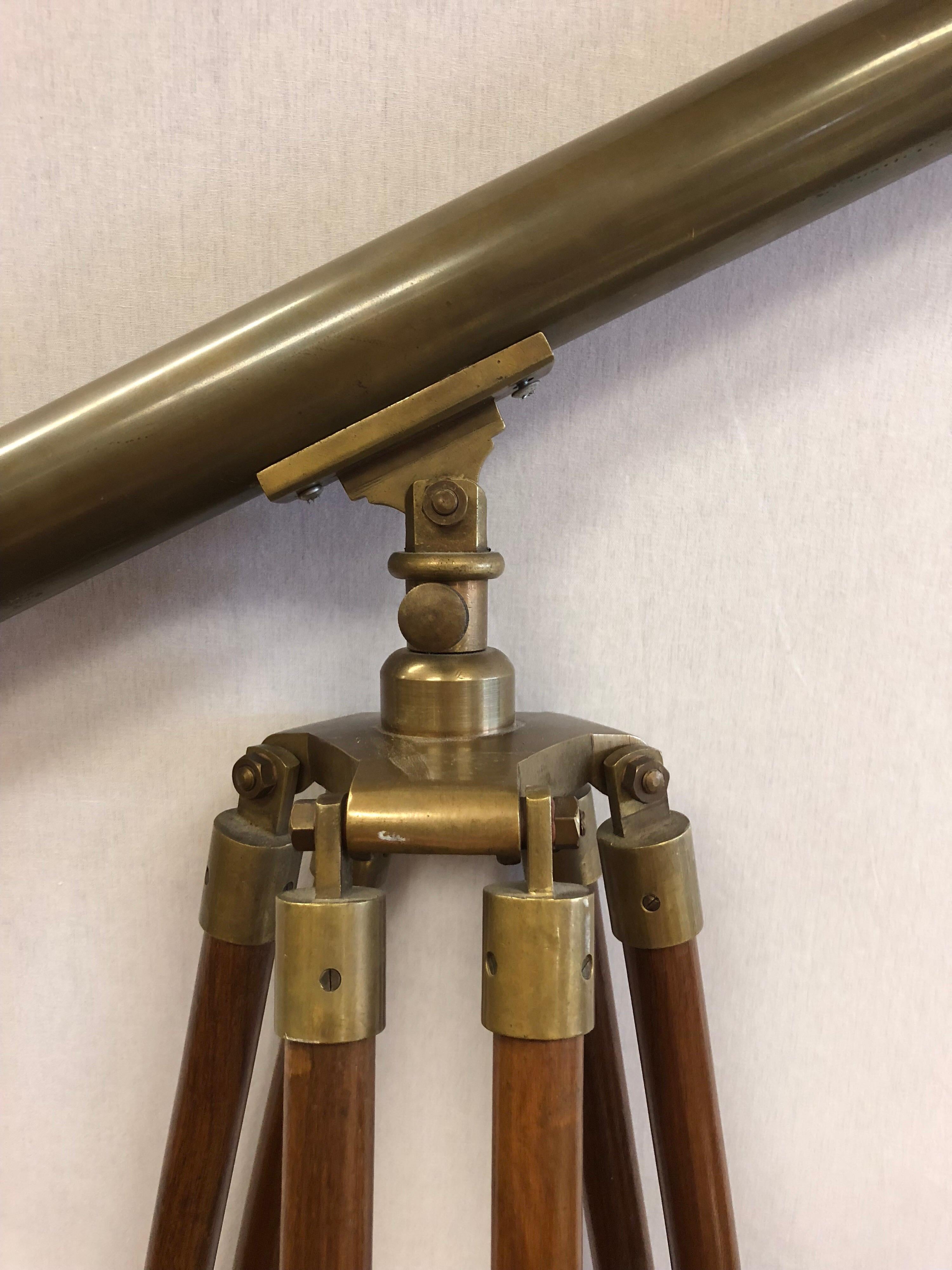 Antique Brass Telescope on Standing Tripod Base In Good Condition In West Hartford, CT
