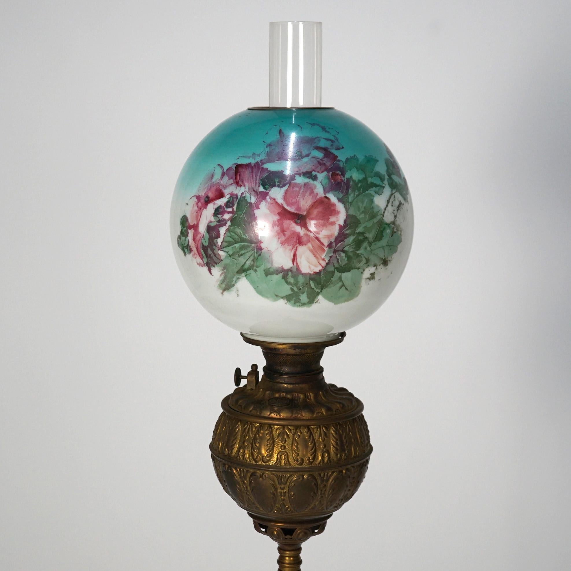 Lampe à huile de piano télescopique en laiton antique et abat-jour floral peint à la main, vers 1890 en vente 7