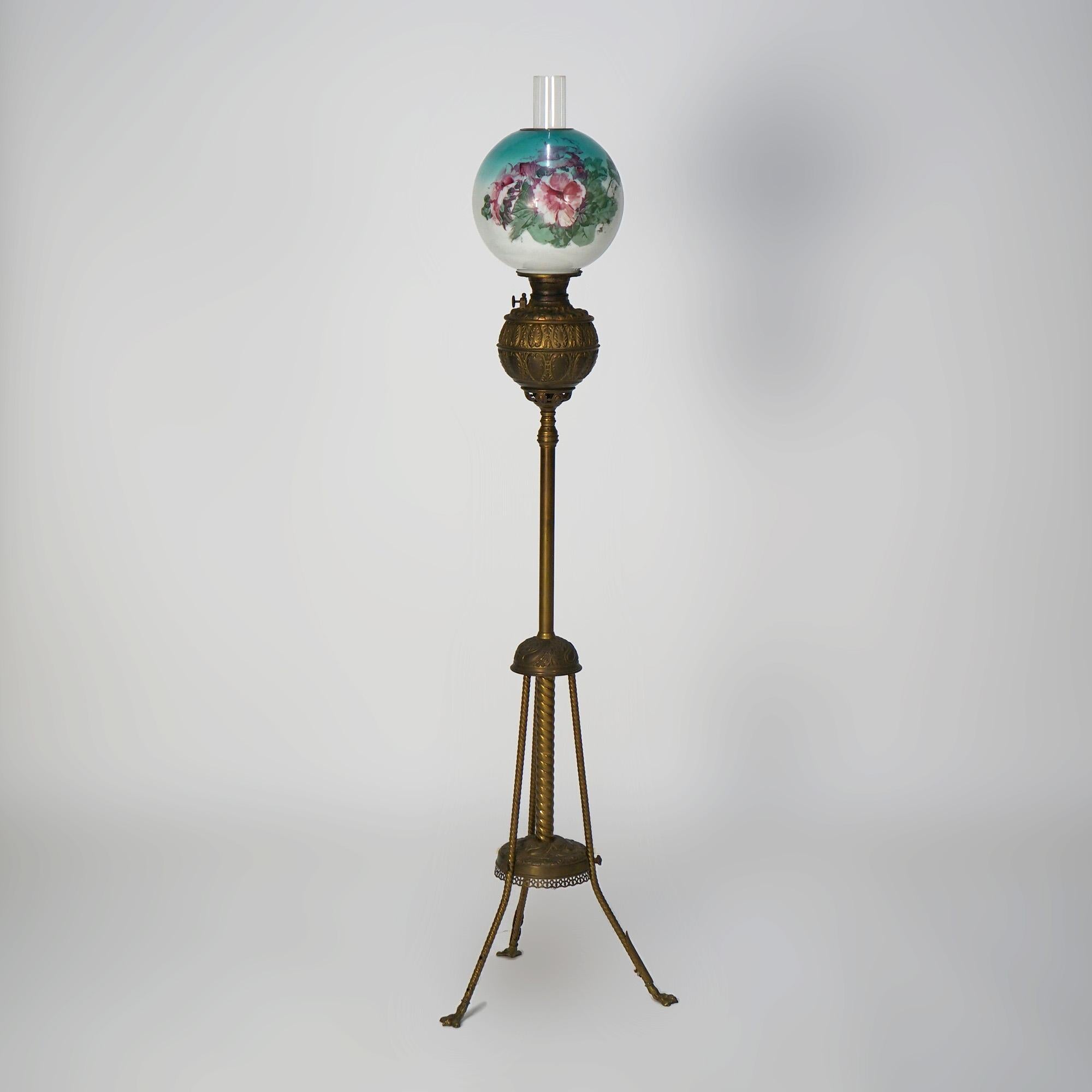 Lampe à huile de piano télescopique en laiton antique et abat-jour floral peint à la main, vers 1890 en vente 8