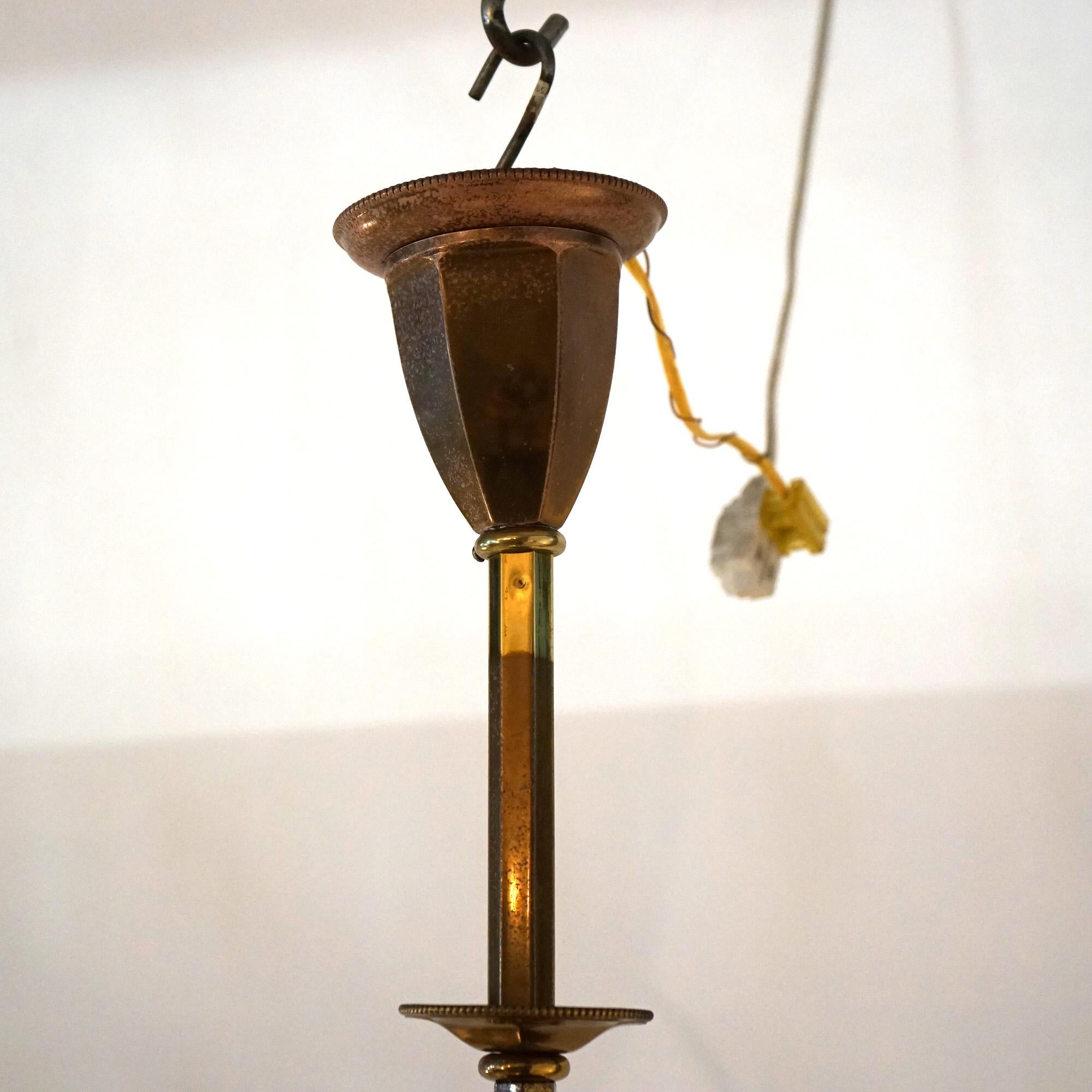Suspension à trois lumières en laiton antique Circa 1920 en vente 8