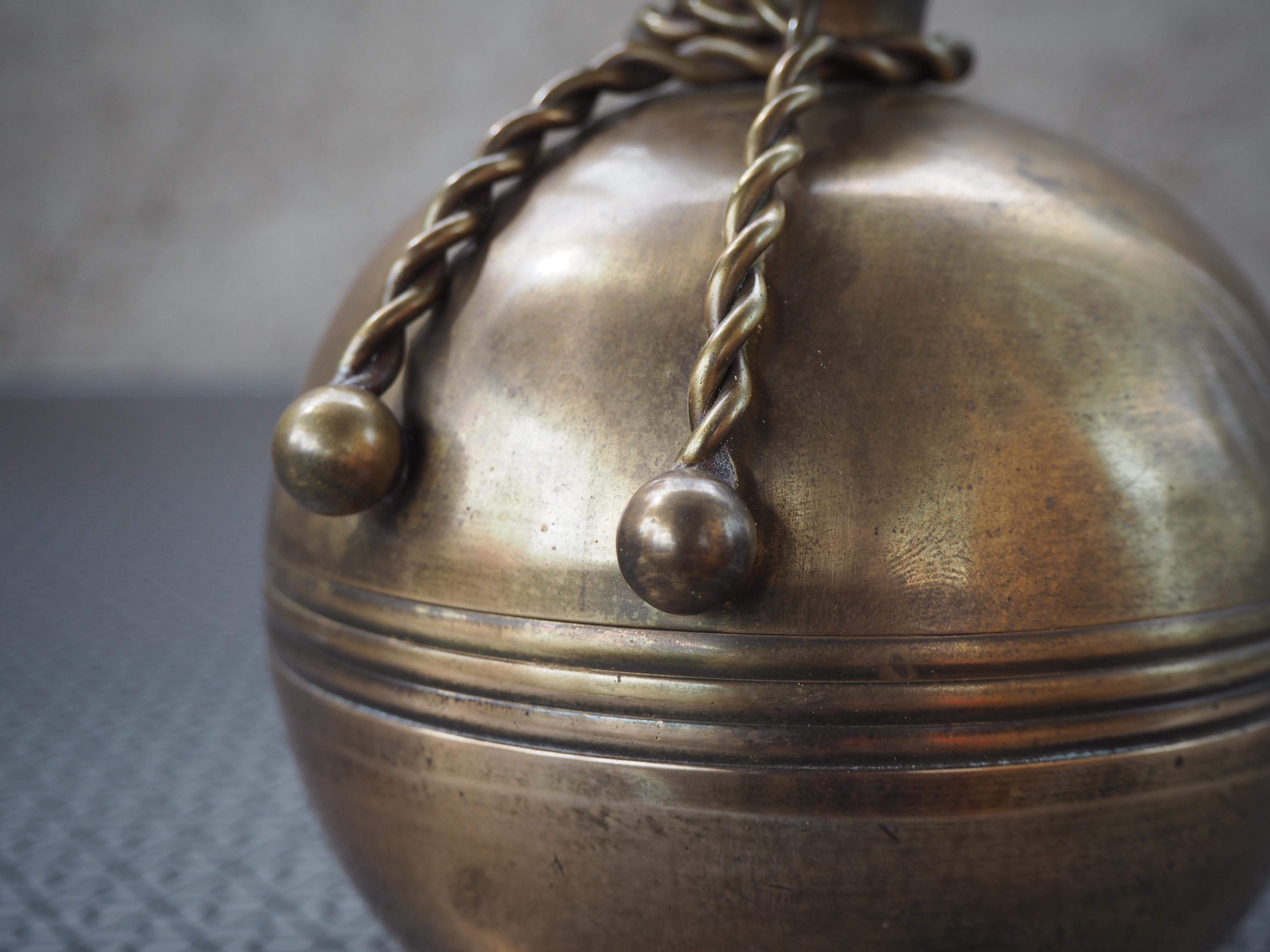 Antike Vase aus Messing, 1920er Jahre im Angebot 3