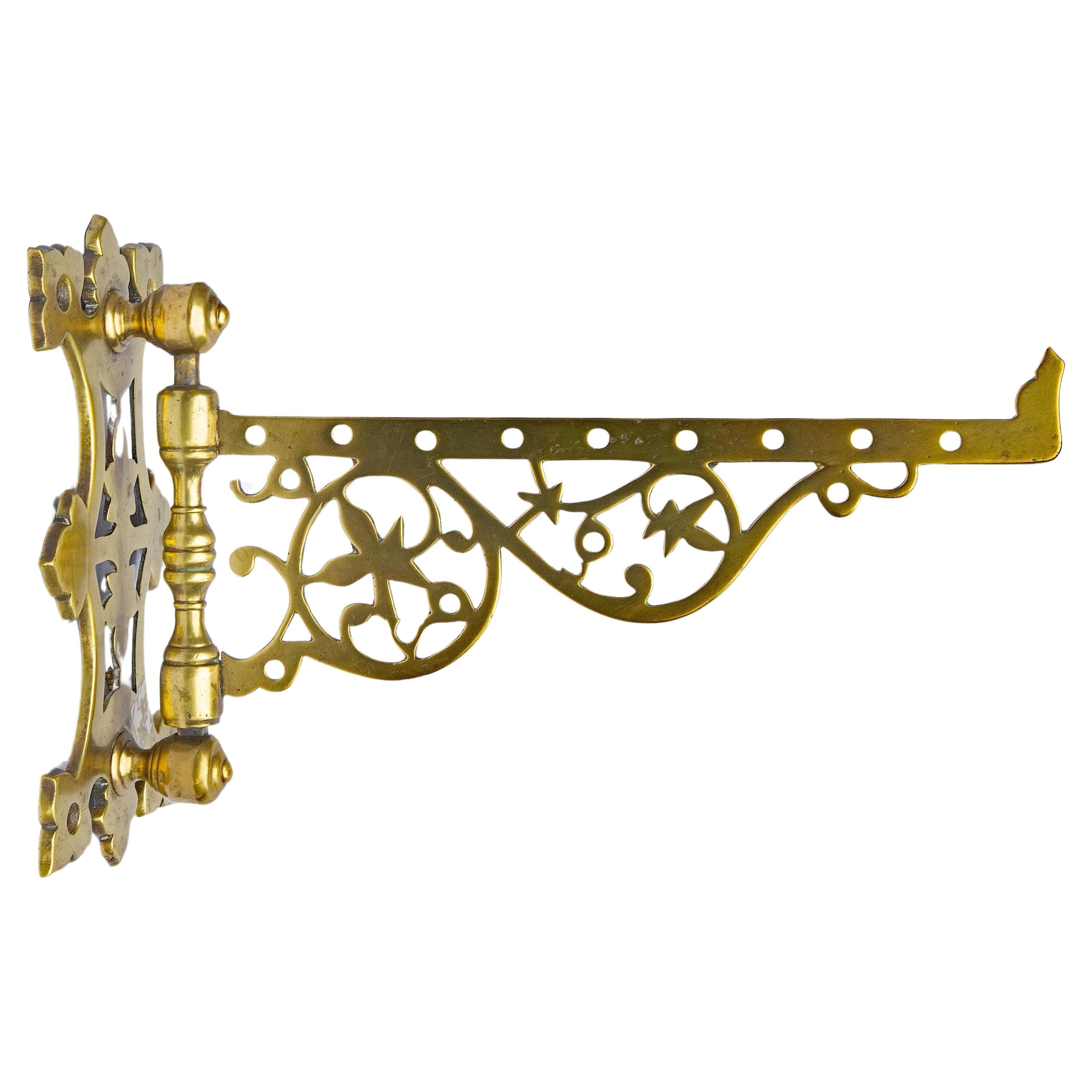 Pair of very decorative Victorian brass wall brackets for plants or lighting. Foldable. 19th century.