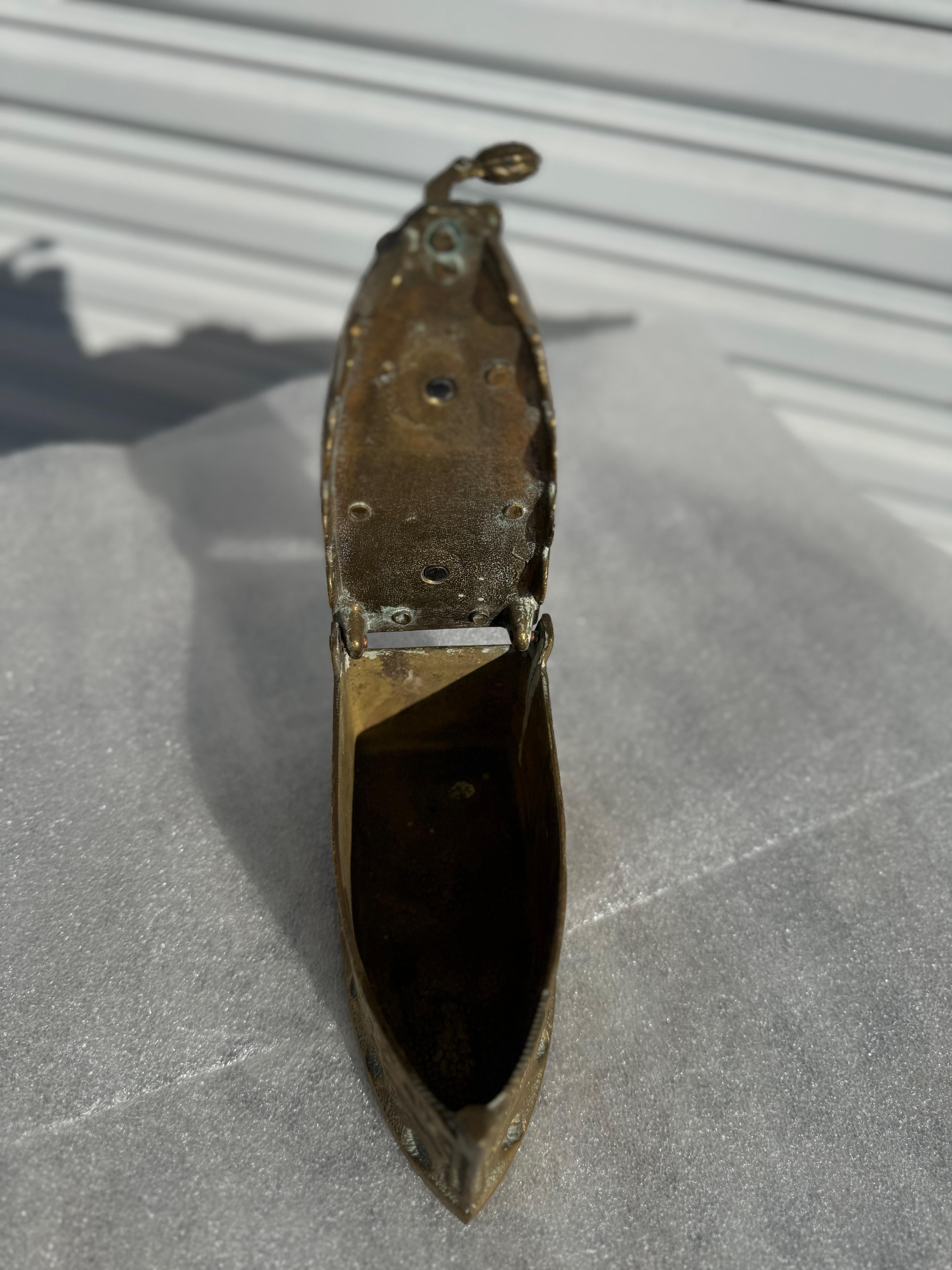 Ottone antico con manico in Wood e ferro piatto di carbone in vendita 1