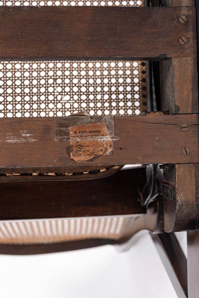 Ancienne chaise longue inclinable en bois et canne de noyer brésilien en vente 2