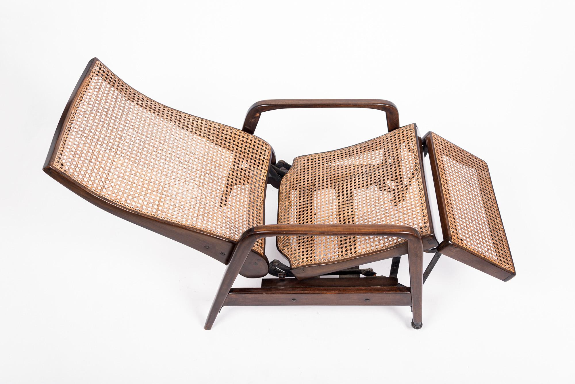 Antique Brazilian Walnut Wood & Cane Reclining Lounge Chair In Good Condition For Sale In Detroit, MI