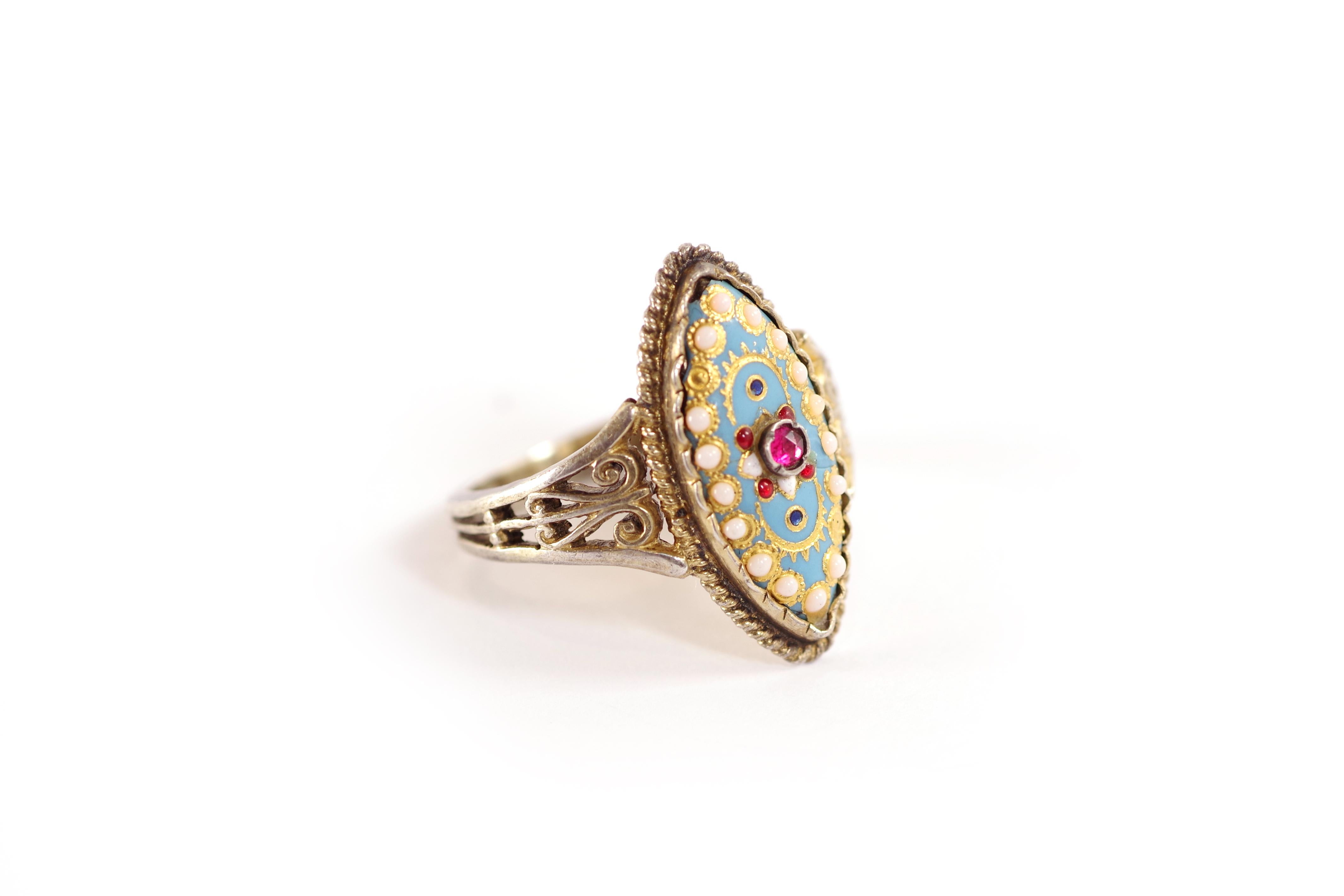 Antique Bressan enamel ring in vermeil. Regional marquise-style ring decorated with enamel. In the centre, a red rhinestone is surrounded by white enamel pearls circled in gold, on a sky-blue background. The ring is richly decorated and openwork.