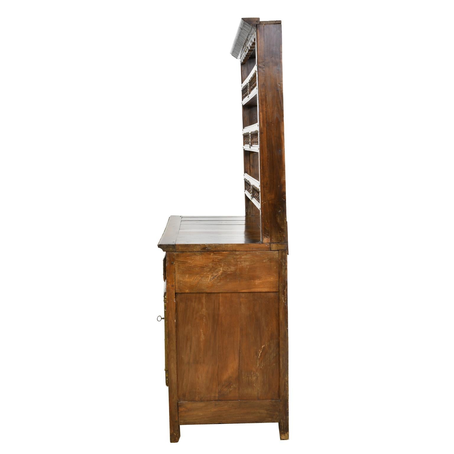 Antique Breton Buffet-Vaisselier/French Cupboard in Chestnut with Open Rack In Good Condition For Sale In Miami, FL
