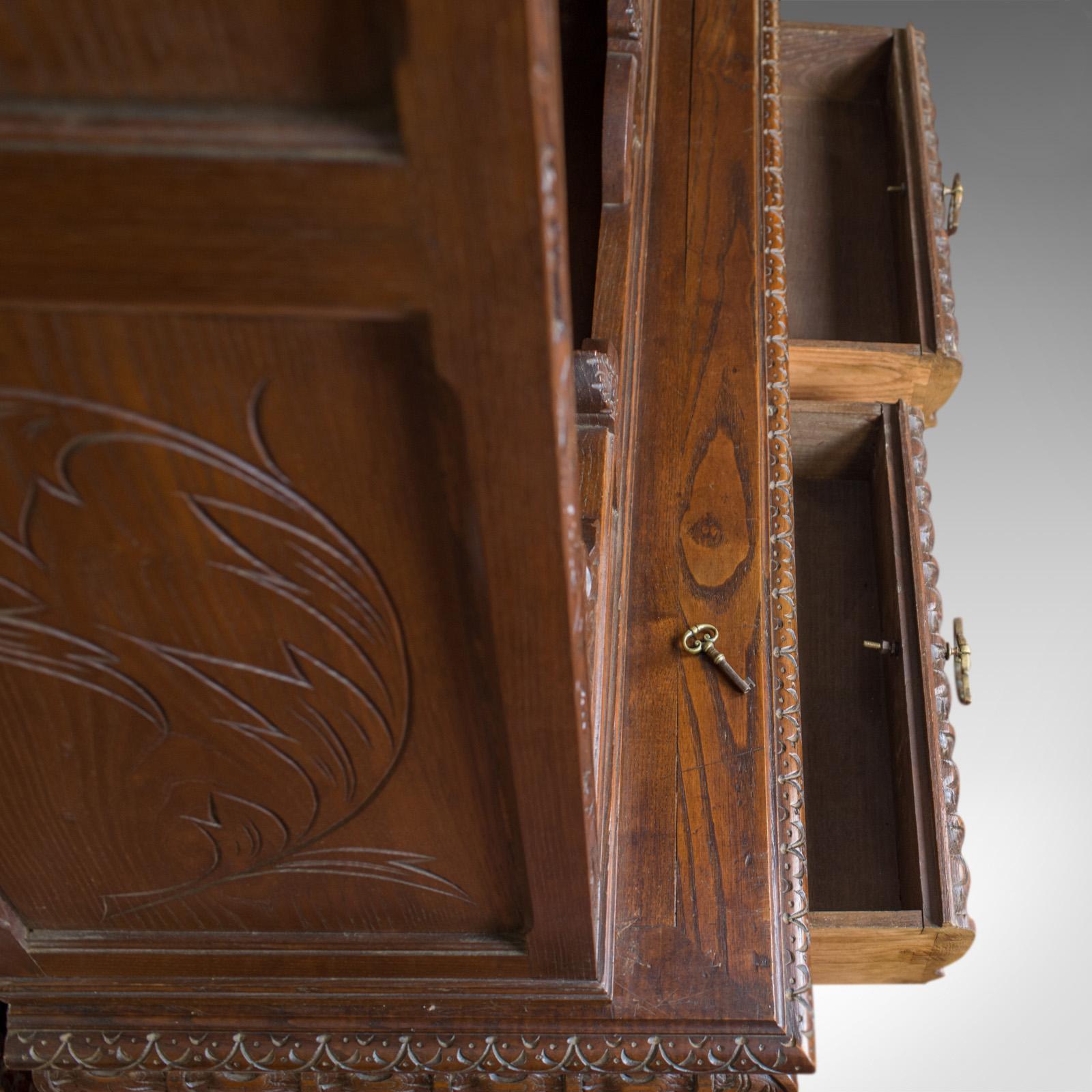 Französischer Breton-Schrank, geschnitztes französisches Sideboard, Eiche, spätes 19. Jahrhundert, um 1880 (Eichenholz) im Angebot