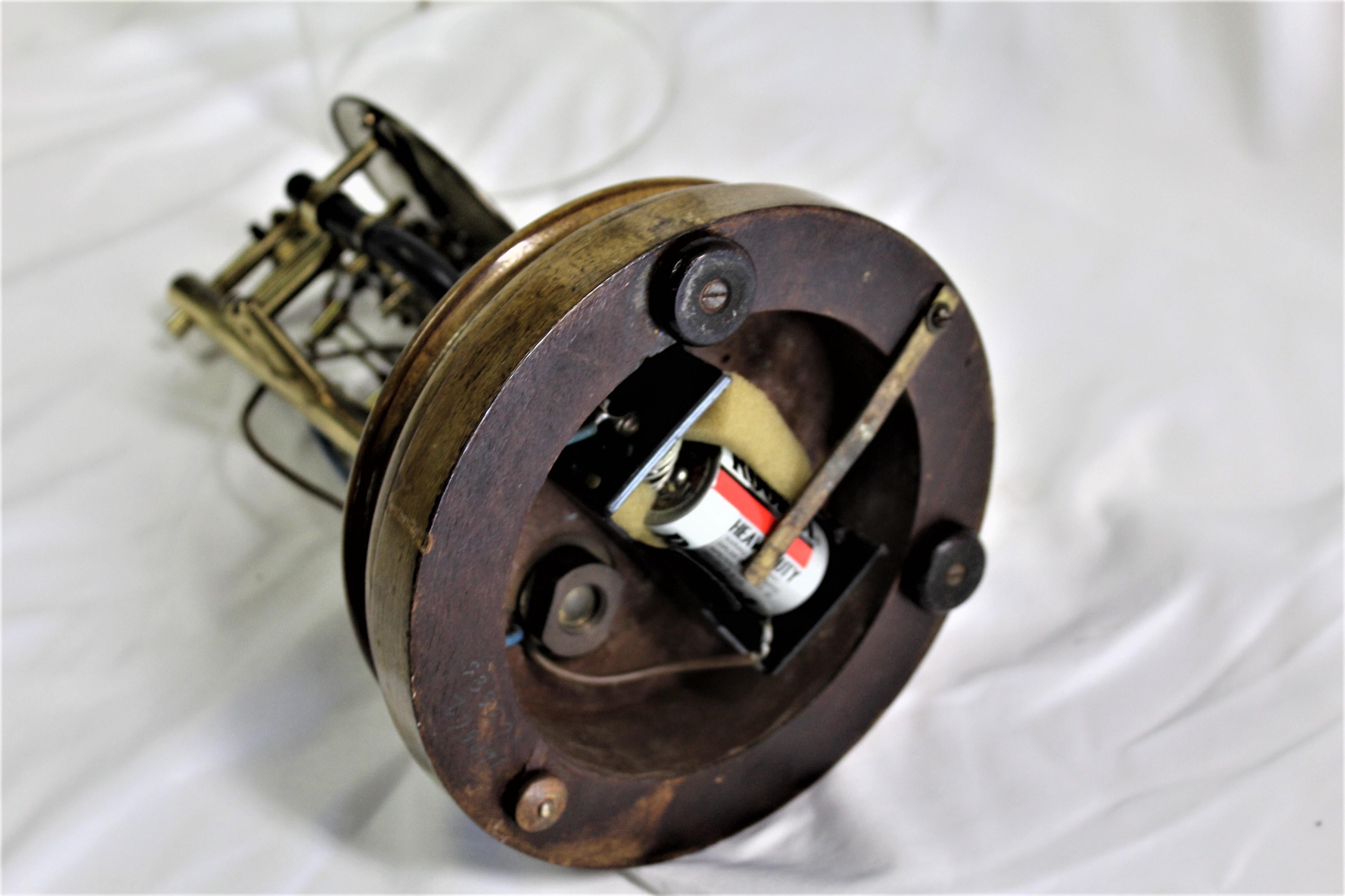 Antike Magnetische Brevett-Uhr (Holzarbeit) im Angebot