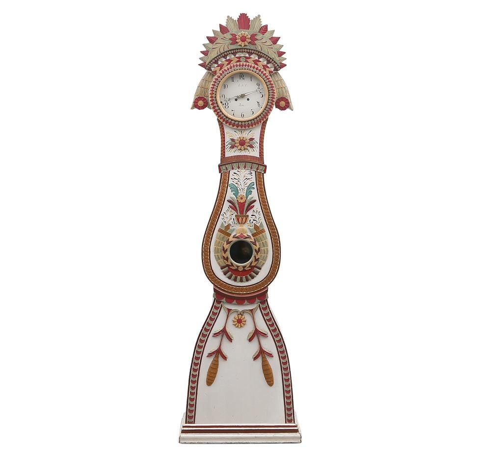 Rare bridal mora clock (Angermanlandsbrud) from the 1800s. The body of the clock with carving details was made to resemble a brides dress. Original mechanism with 2 weights and a pendulum. 
Measures: Width:62cm / 24.4