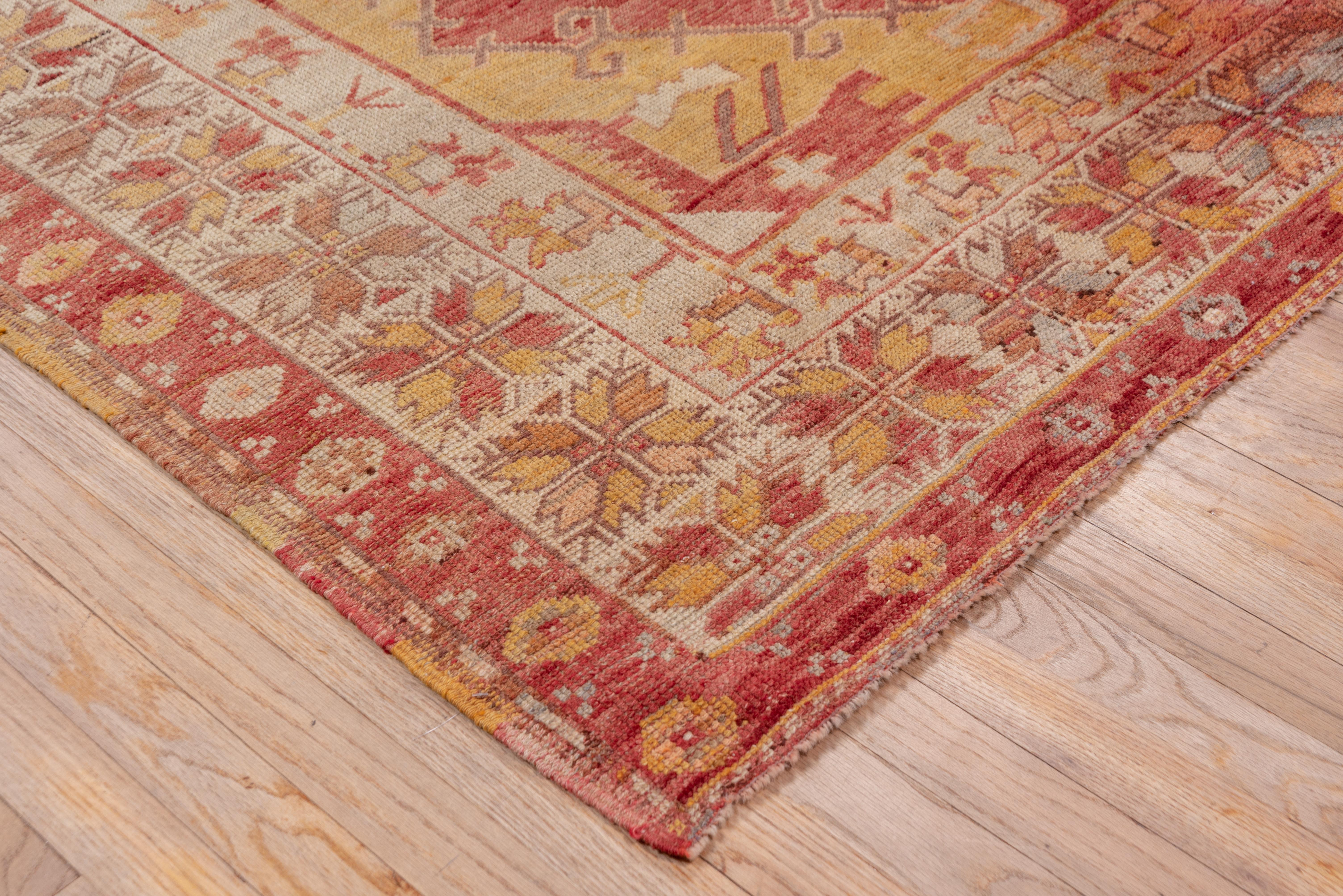 Antique Bright Oushak Rug, circa 1920s In Good Condition For Sale In New York, NY