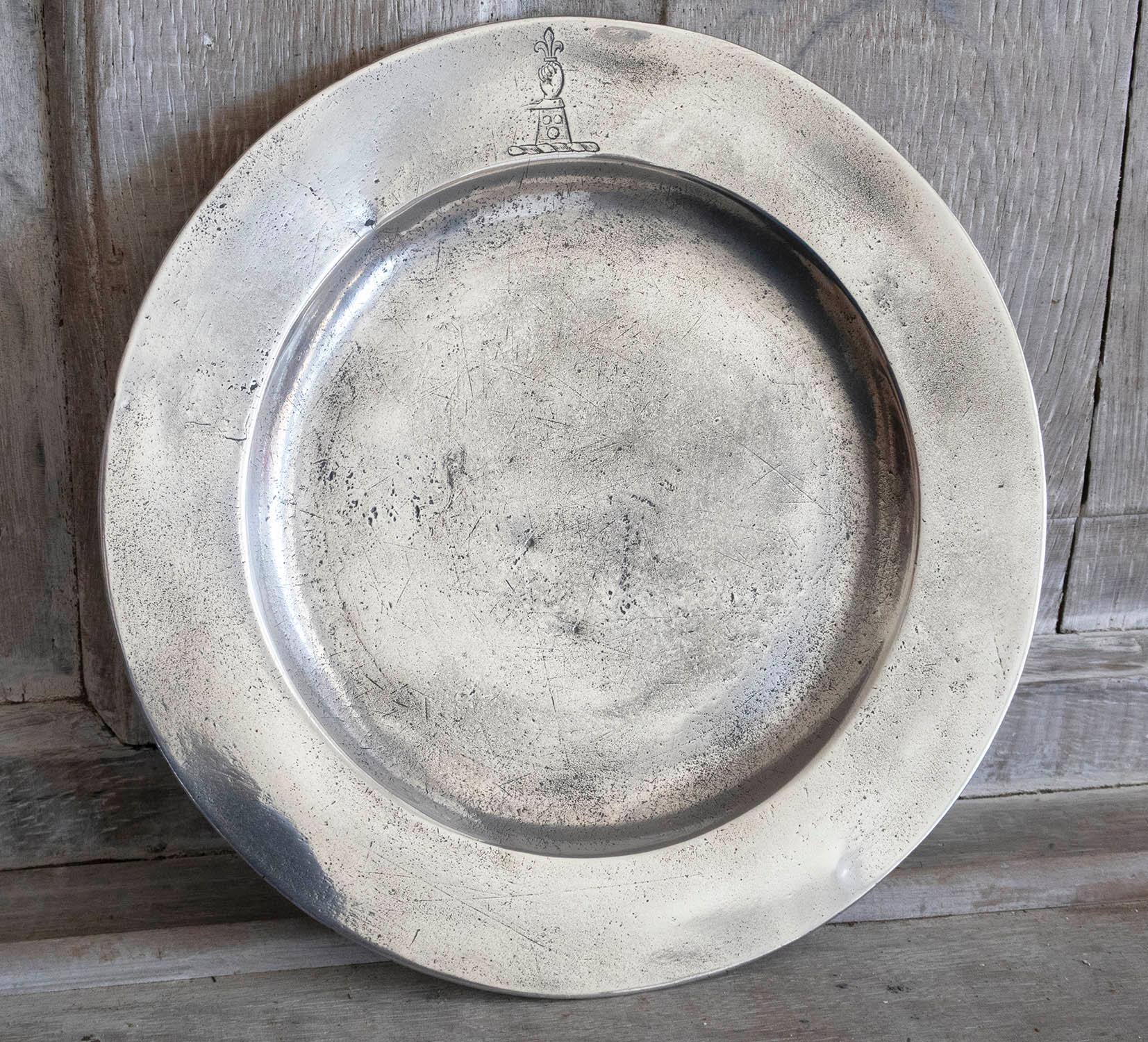 Lovely highly polished pewter plate.

With hand and fleur de lys armorial

Evidence of a rubbed touchmark on the underside. London maker

The pewter has been polished to its original shine to imitate polished silver. It was known as the Poor Man's