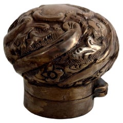 Antico flacone di profumo in vetro tagliato a brillante con tappo superiore in argento sterling