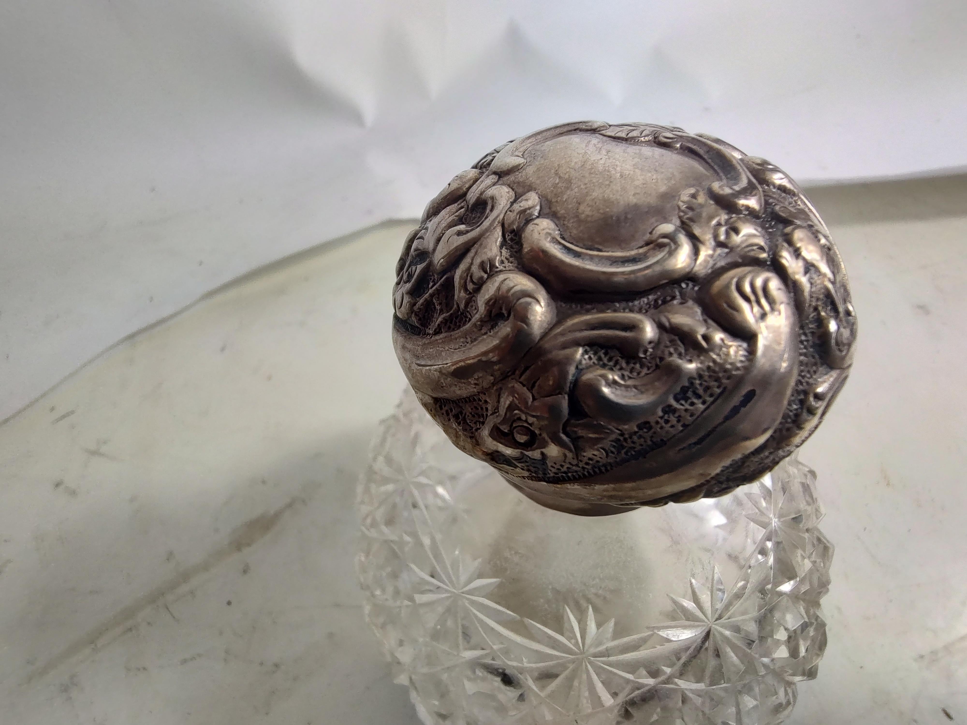 Flacon de parfum ancien en verre taillé brillant avec dessus en argent sterling CAP Bon état - En vente à Port Jervis, NY