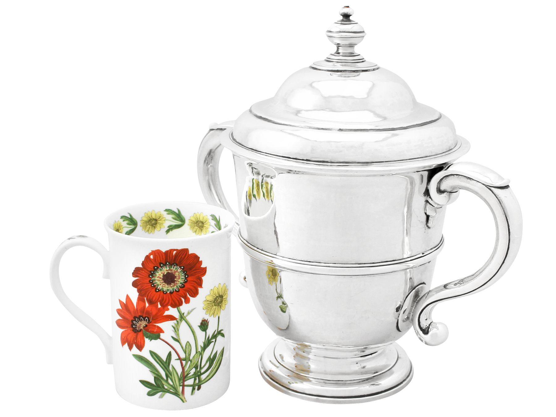 Anglais Tasse et couvercle anciens en argent Britannia Standard en vente