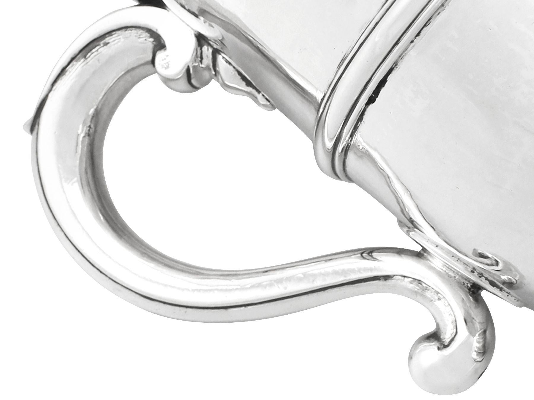 Argent Tasse et couvercle anciens en argent Britannia Standard en vente