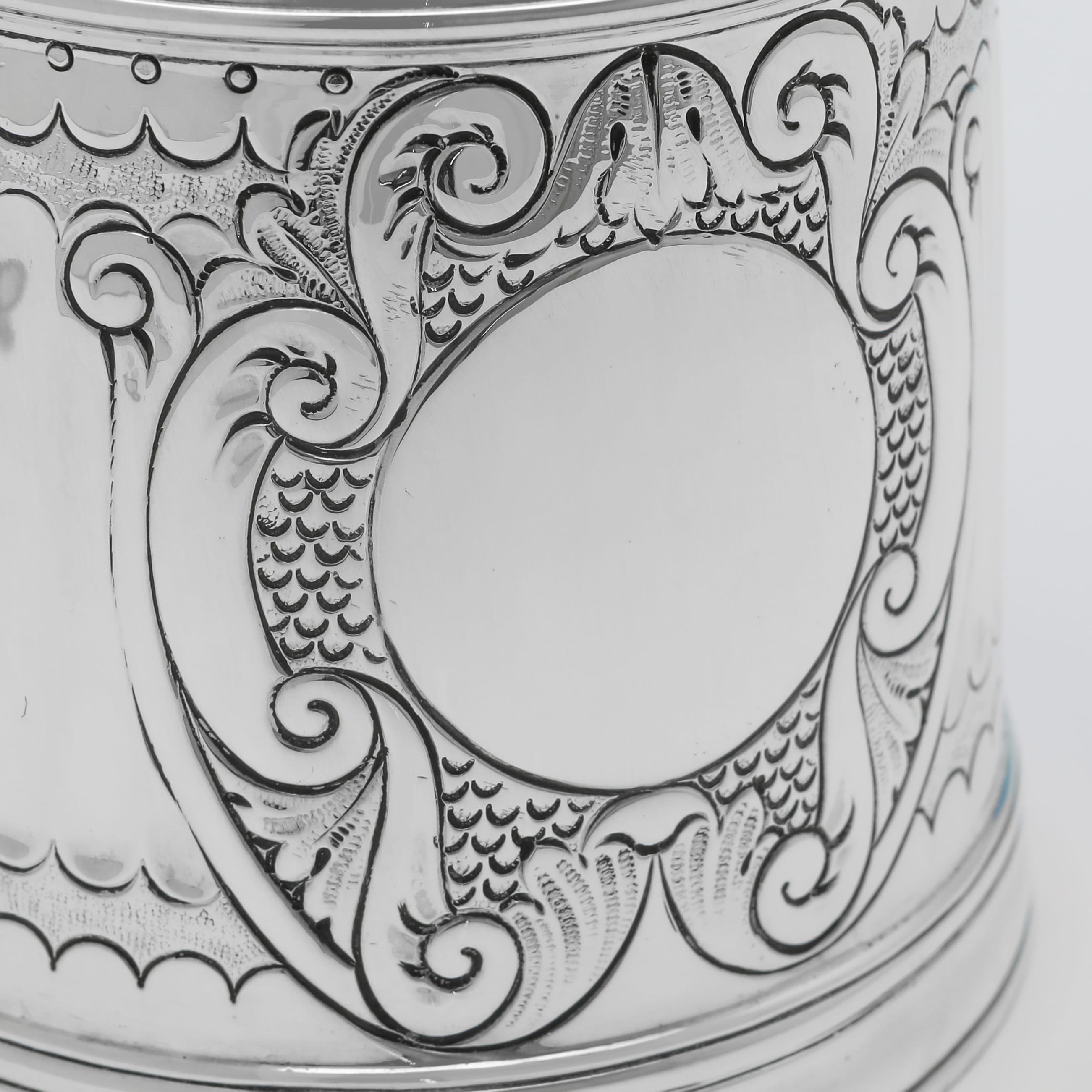 Taza de plata antigua Britannia Standard - Copia del diseño de la Reina Anne - Fabricada en 1910 en Bueno Estado en London, London