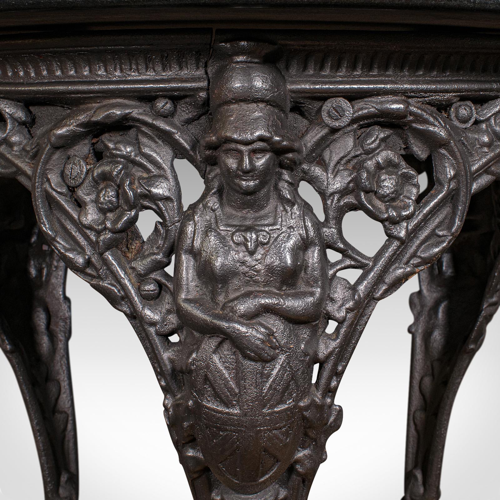 Fer Table Britannia ancienne, anglaise, fonte, marbre, vin, côté, victorienne, 1850 en vente