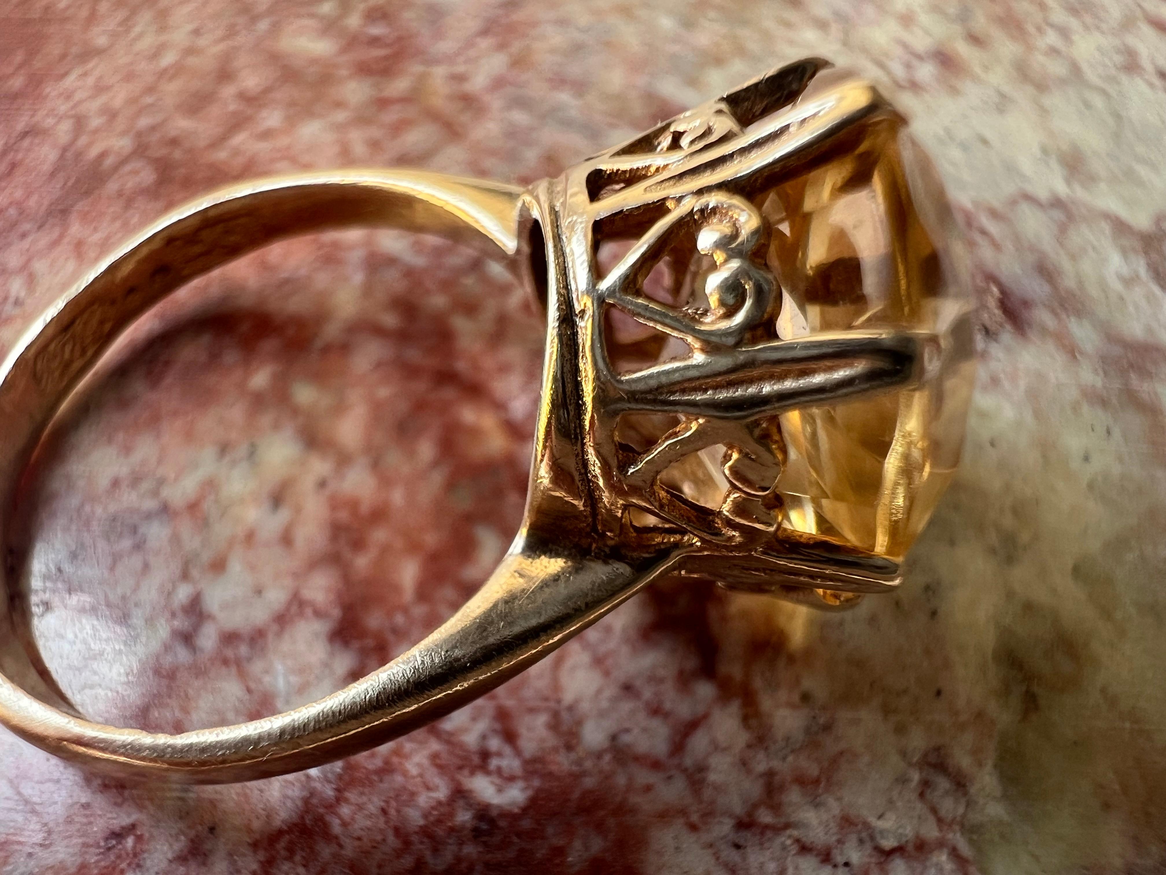Antiker britischer Ring aus 8,5 Karat Citrin und 15 Karat Gold im Zustand „Gut“ in Amsterdam, NL