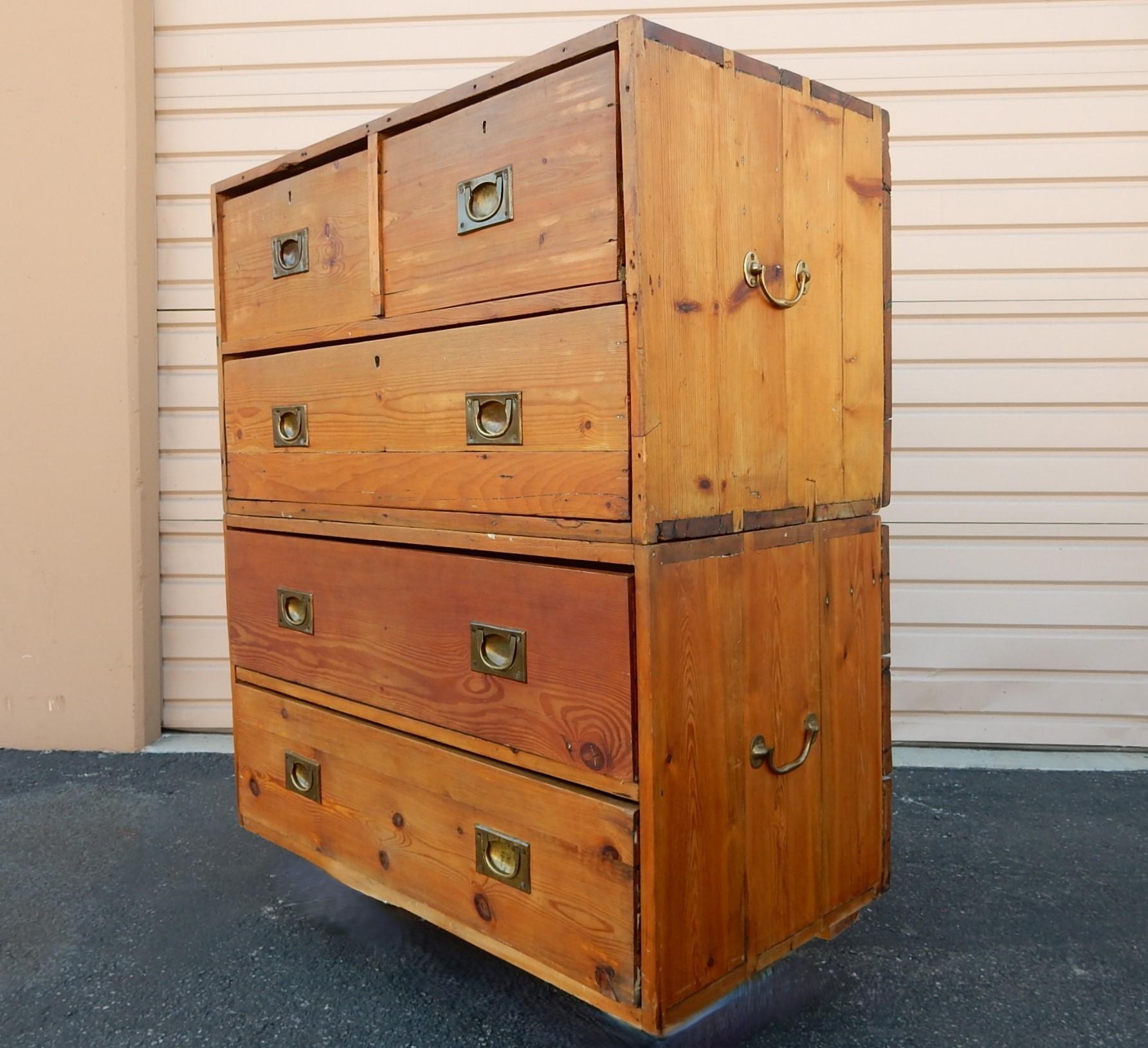 Antike britische Kampagnen-Schrank-Kommode 1901 (Spätviktorianisch) im Angebot