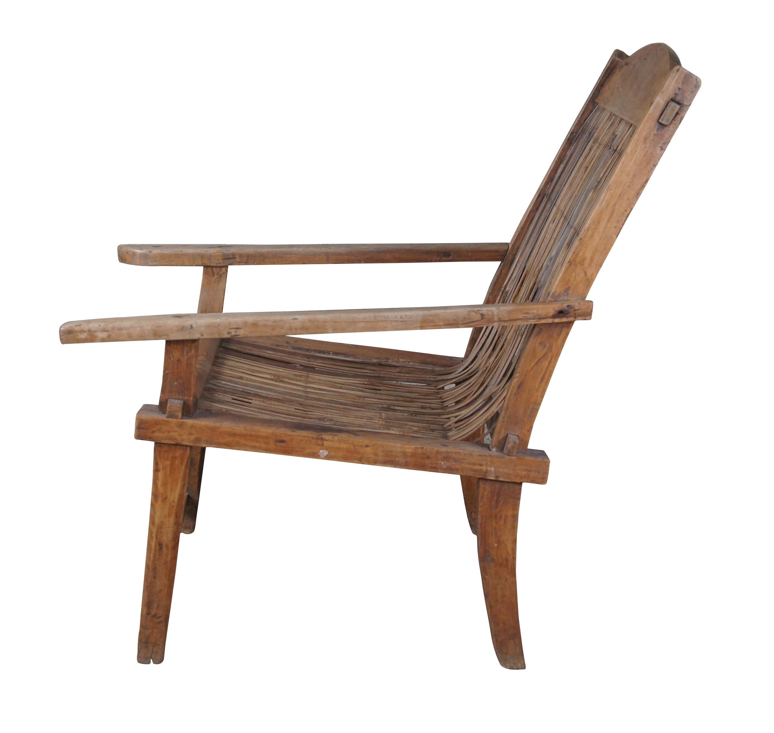 Colonial britannique Ancienne chaise de jardinière britannique coloniale anglo-indienne en teck et rotin fendu en vente