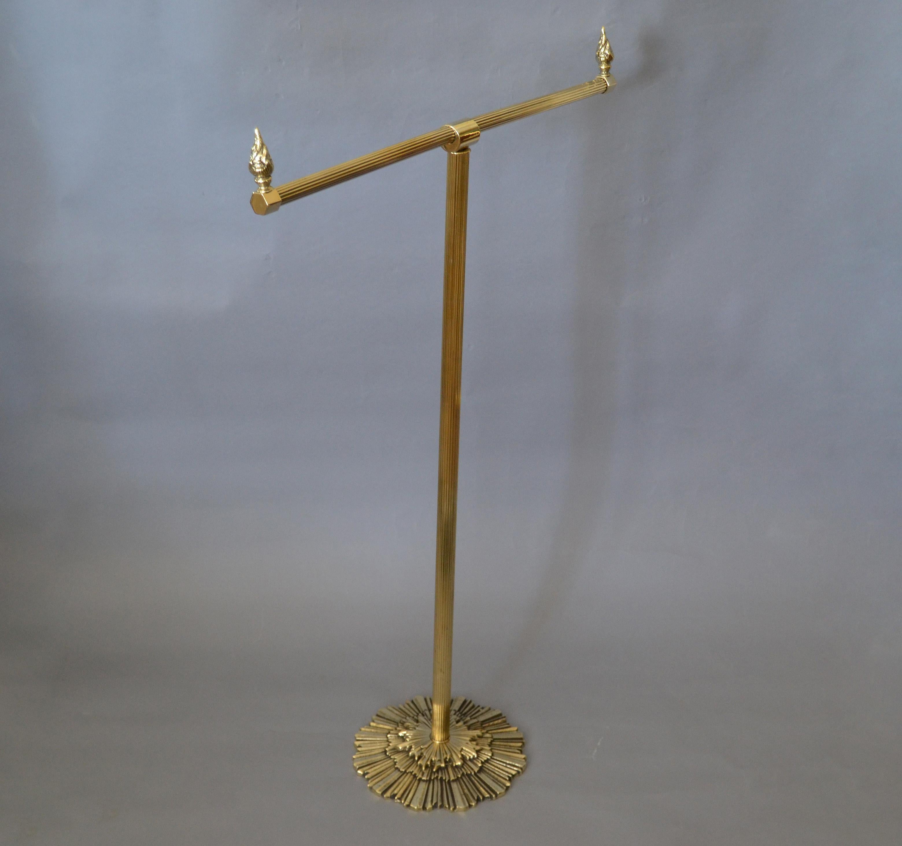 Antique British Colonial bronze pedestal rack, stand for towels or bedspreads.
Made in England.
The bronze finish is freshly polished and is durable for years to come.
  