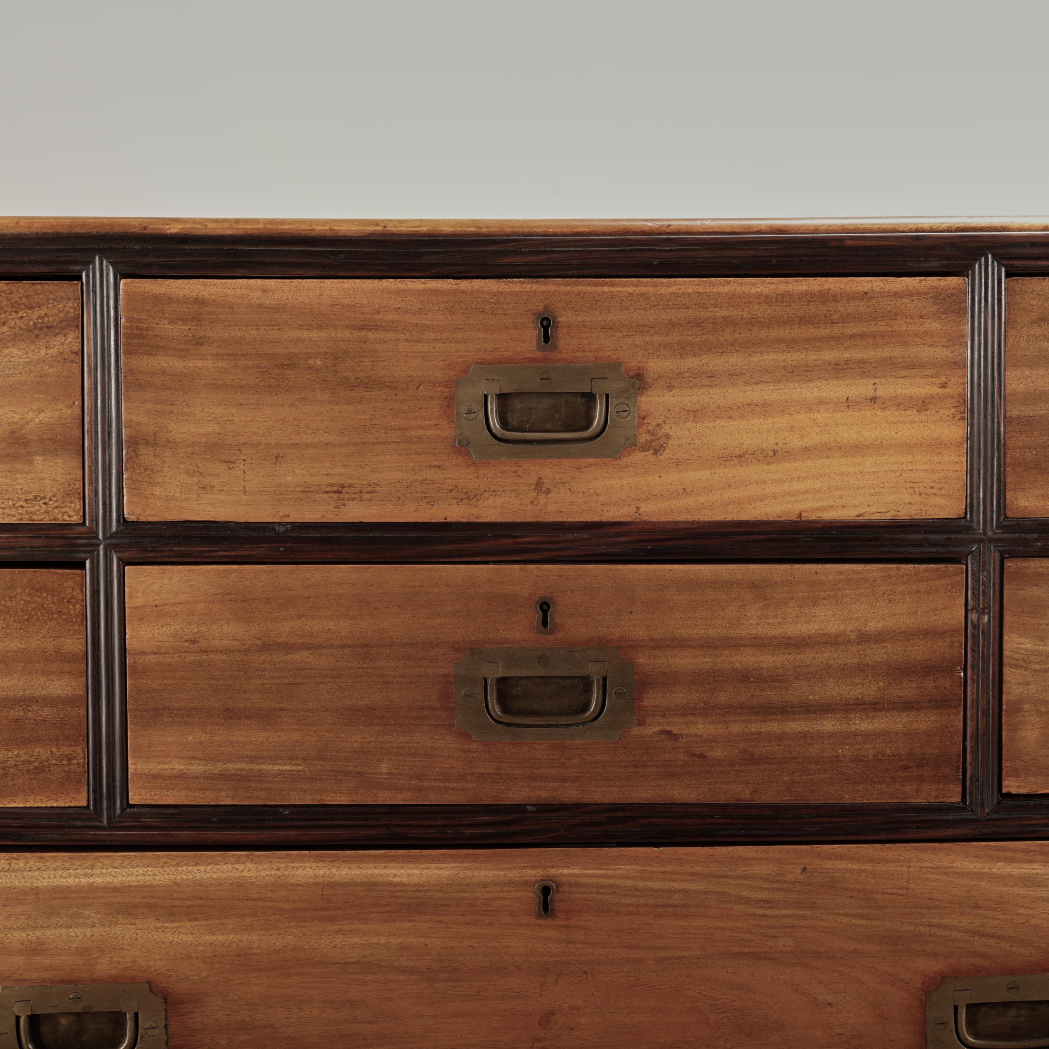 Indiano Antique British Colonial Campaign Chest in vendita