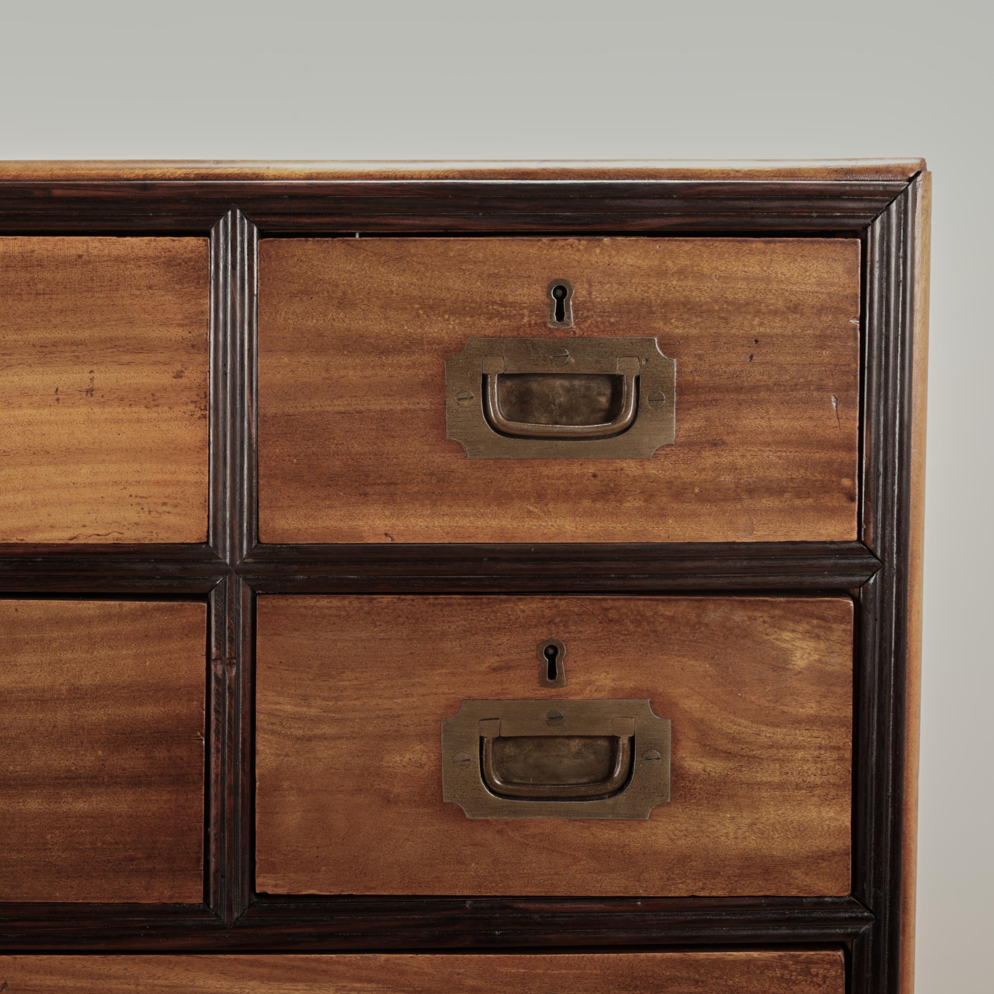 Fatto a mano Antique British Colonial Campaign Chest in vendita