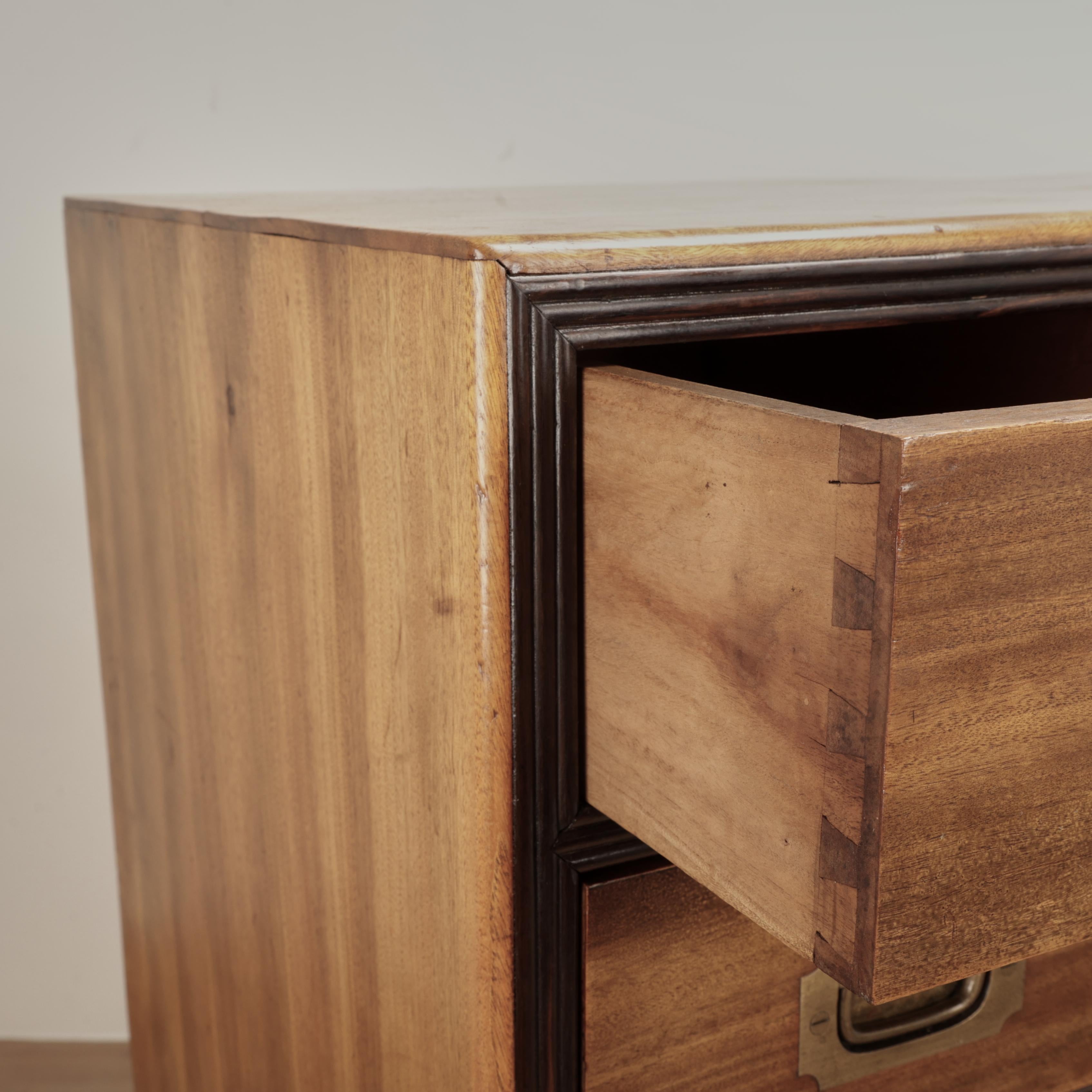 Antique British Colonial Campaign Chest In condizioni buone in vendita a Palm Beach, FL