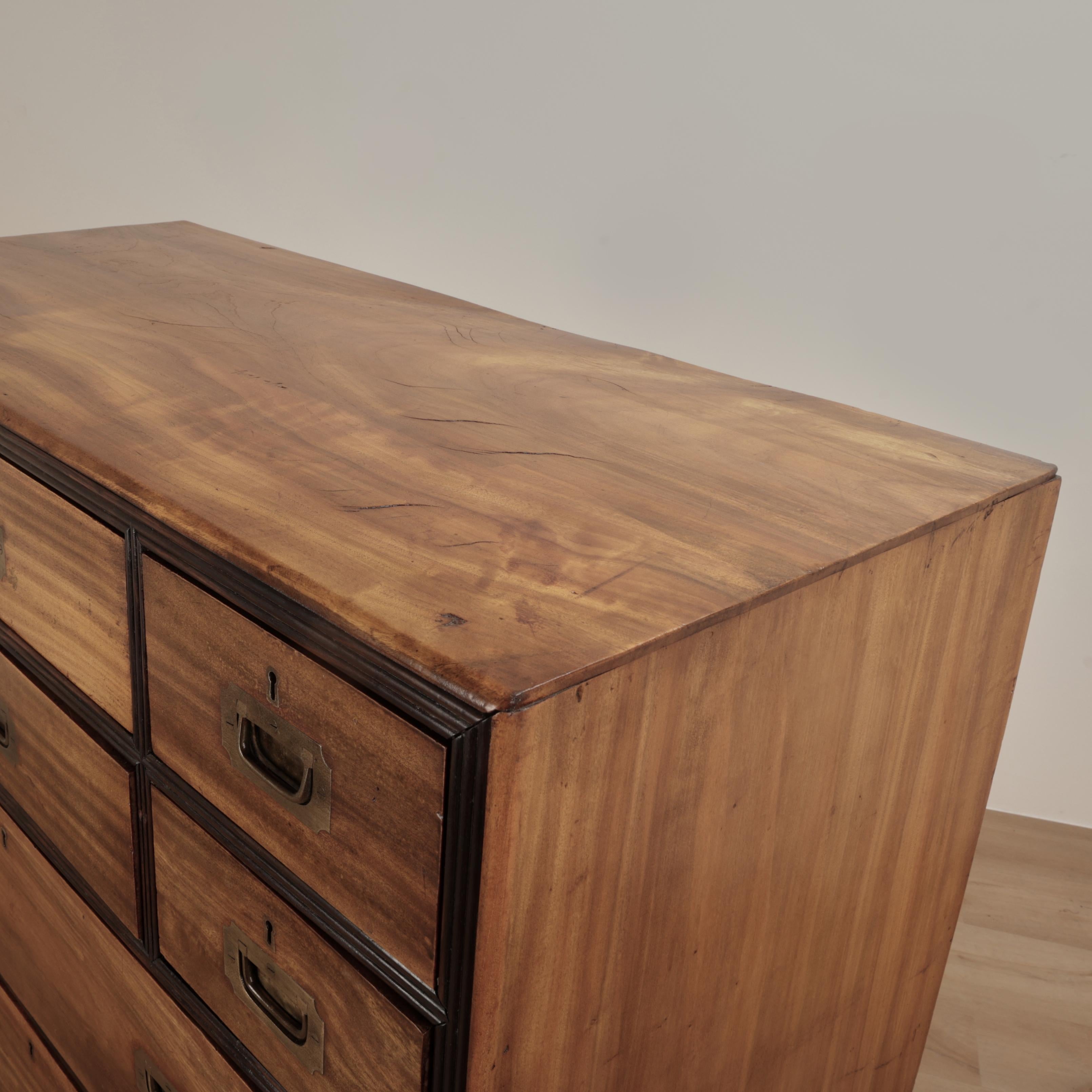 Ottone Antique British Colonial Campaign Chest in vendita