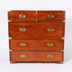 Ancienne commode de campagne coloniale britannique