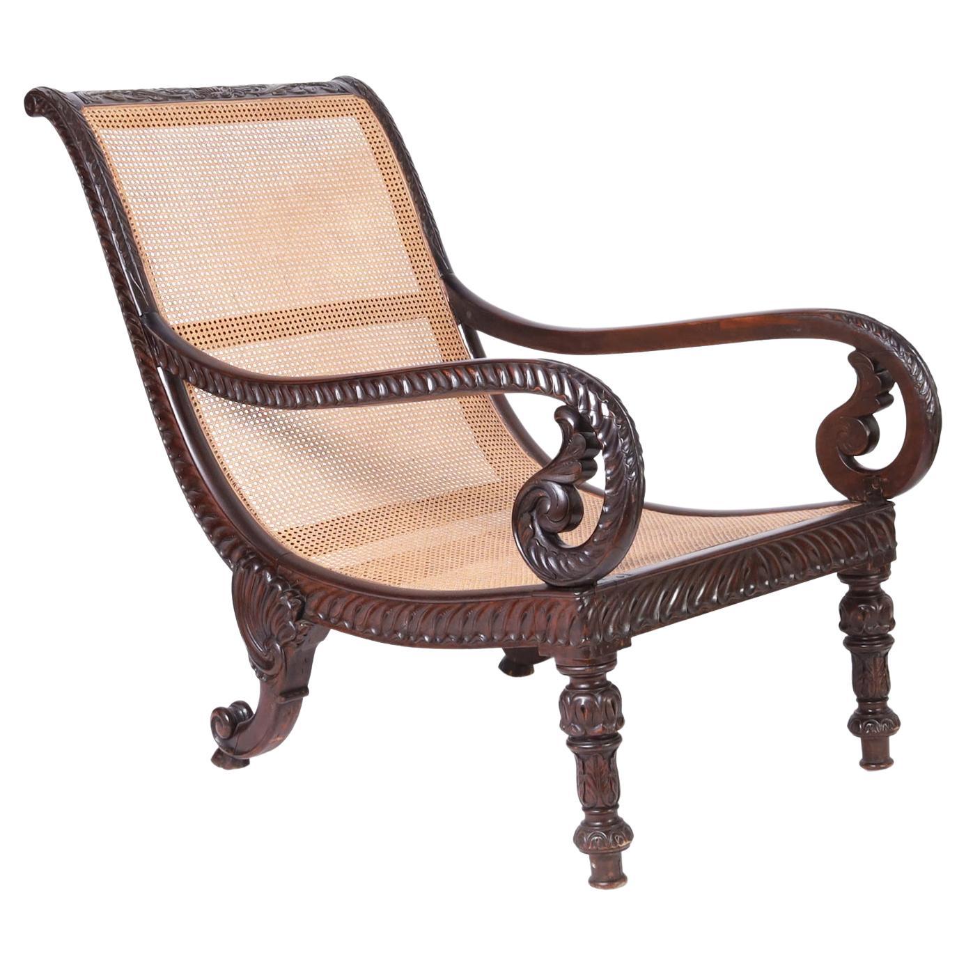 Ancienne chaise Planters cannée et sculptée de British Colonial