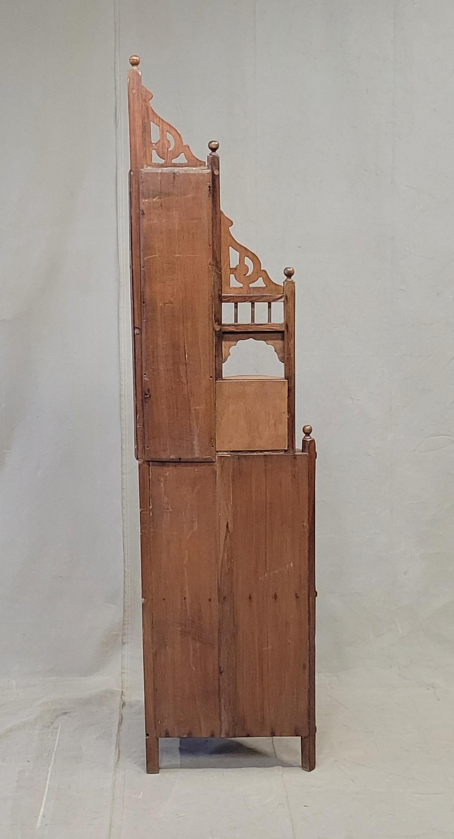 Ancienne étagère d'angle à carreaux British Colonial en vente 3