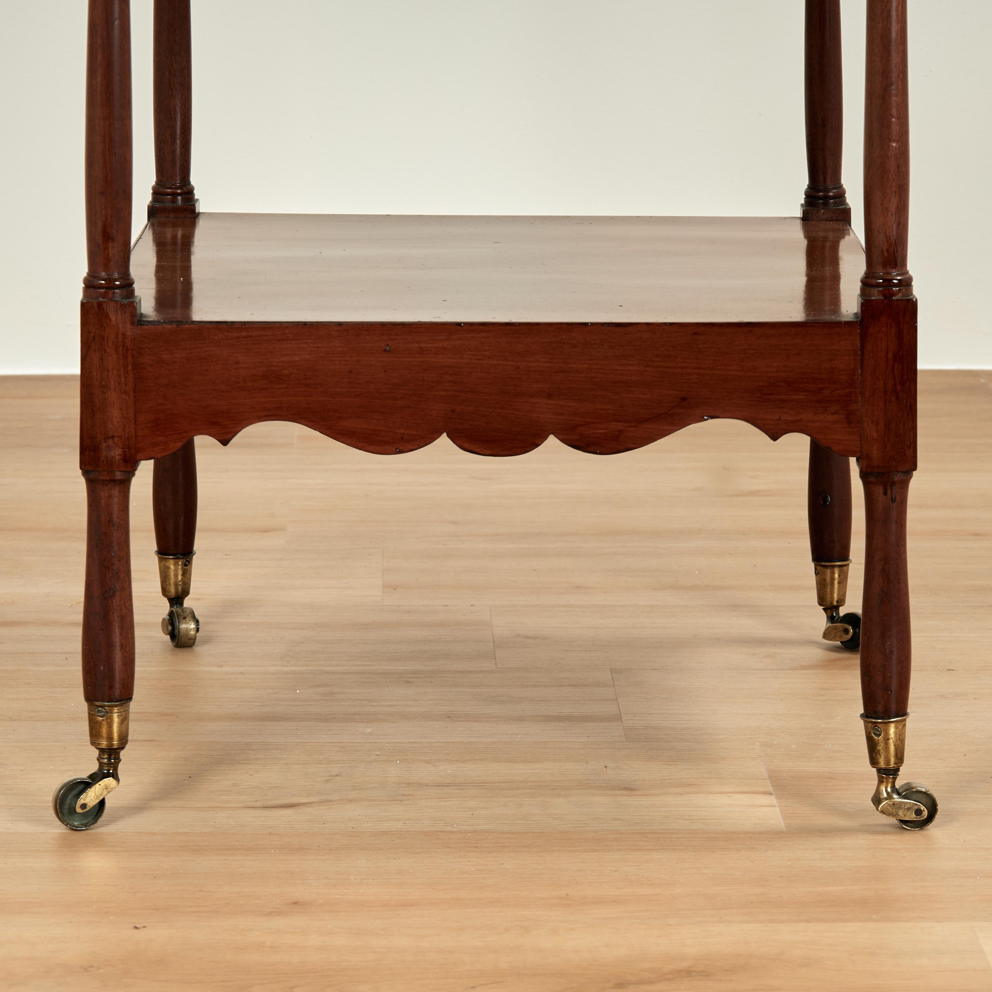 Etagère à cinq niveaux Antique British Colonial en vente 2