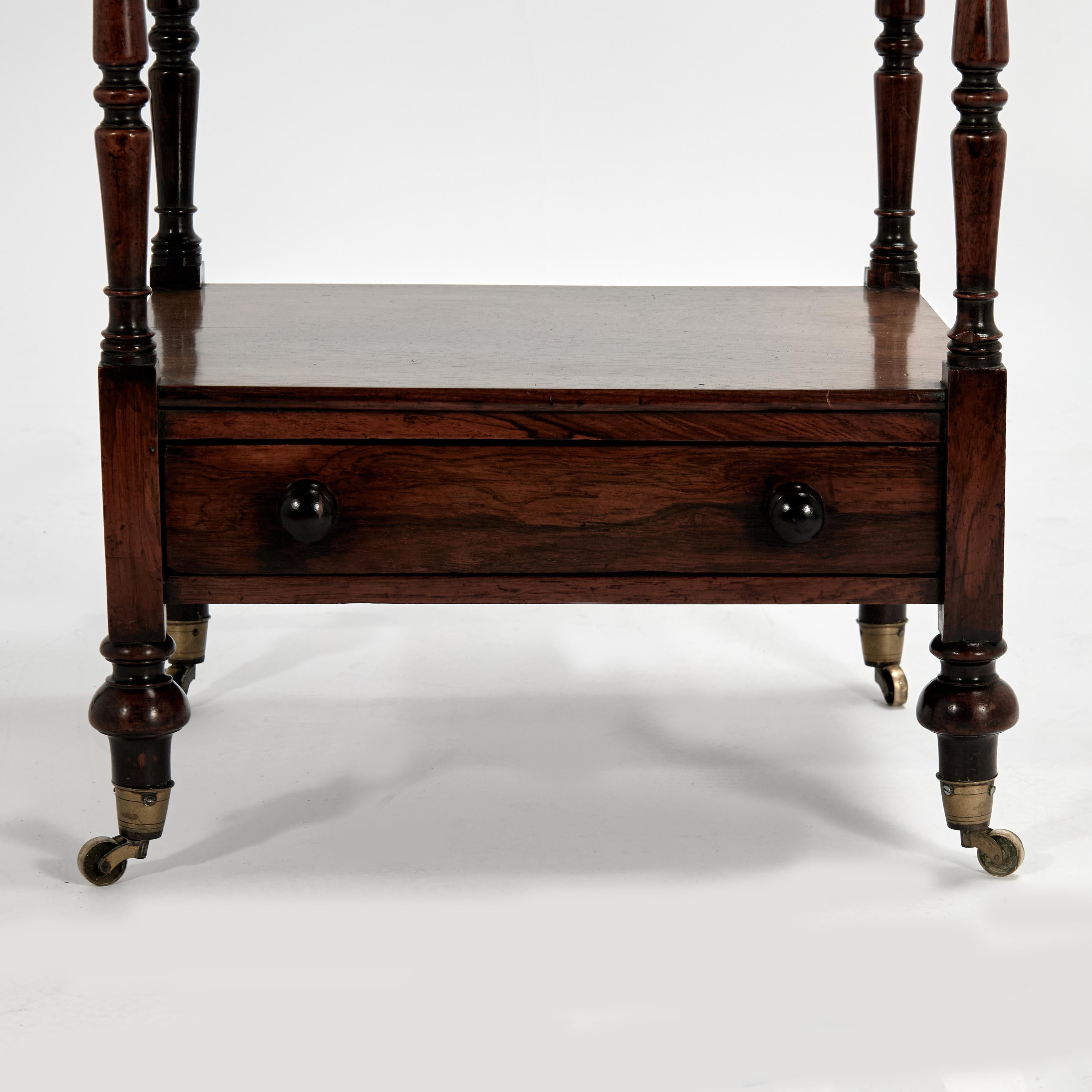 Ottone Antique British Colonial, quattro piani di appoggio o di sostegno in vendita