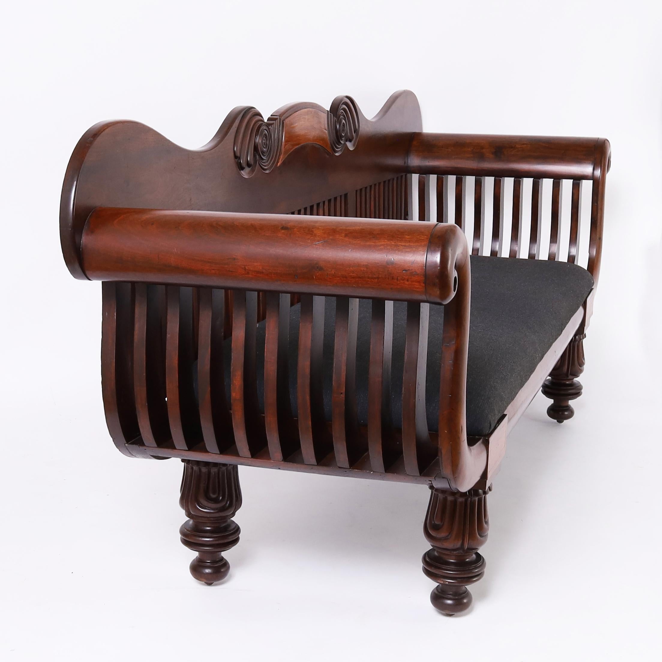 Anglo-indiano Antique British Colonial Settee o divano in vendita