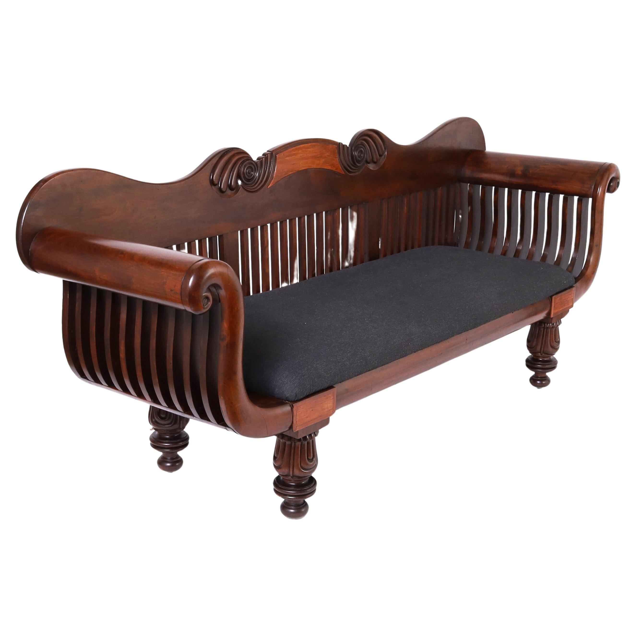 Antique British Colonial Settee o divano in vendita