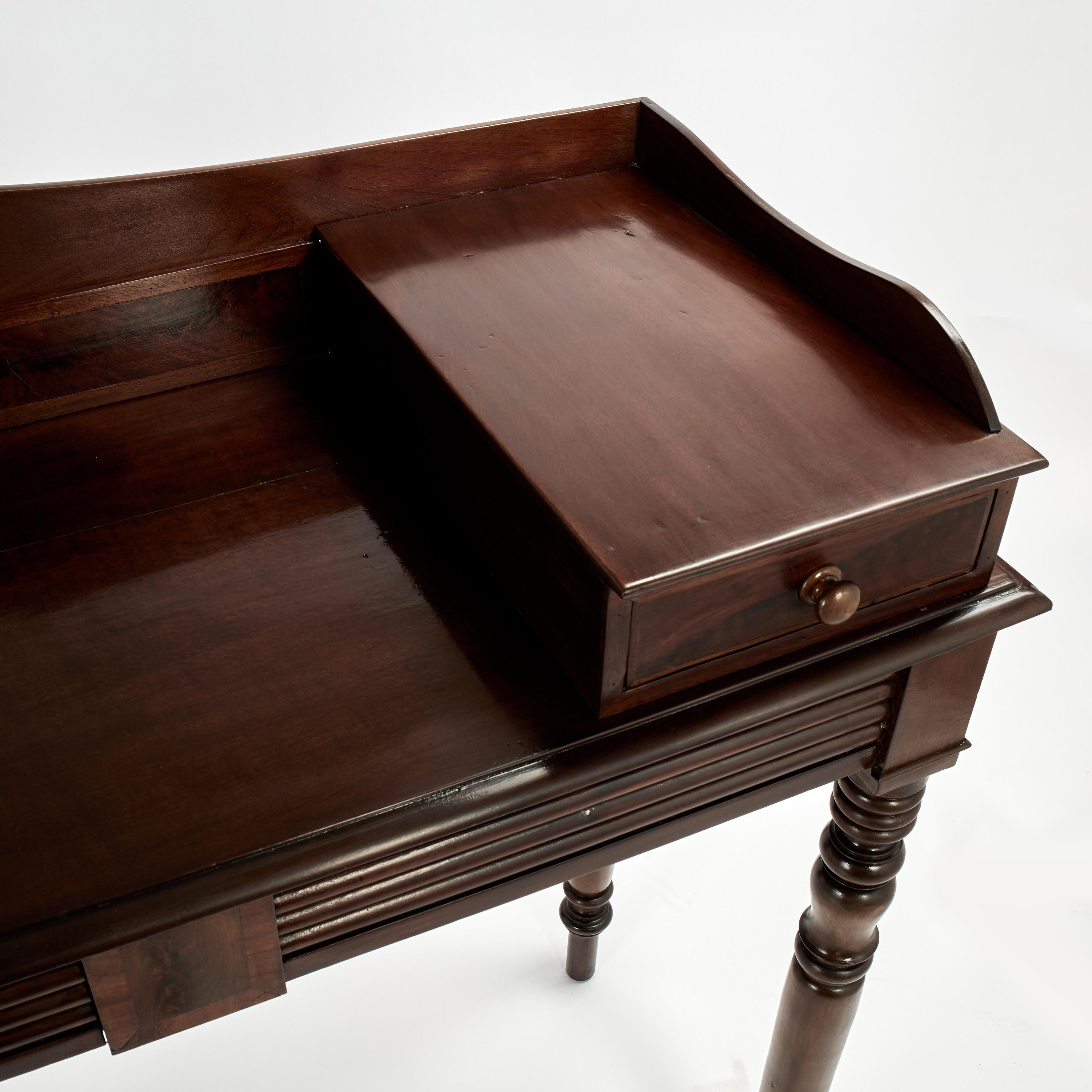 Mogano Antique British Colonial West Indies Server in vendita