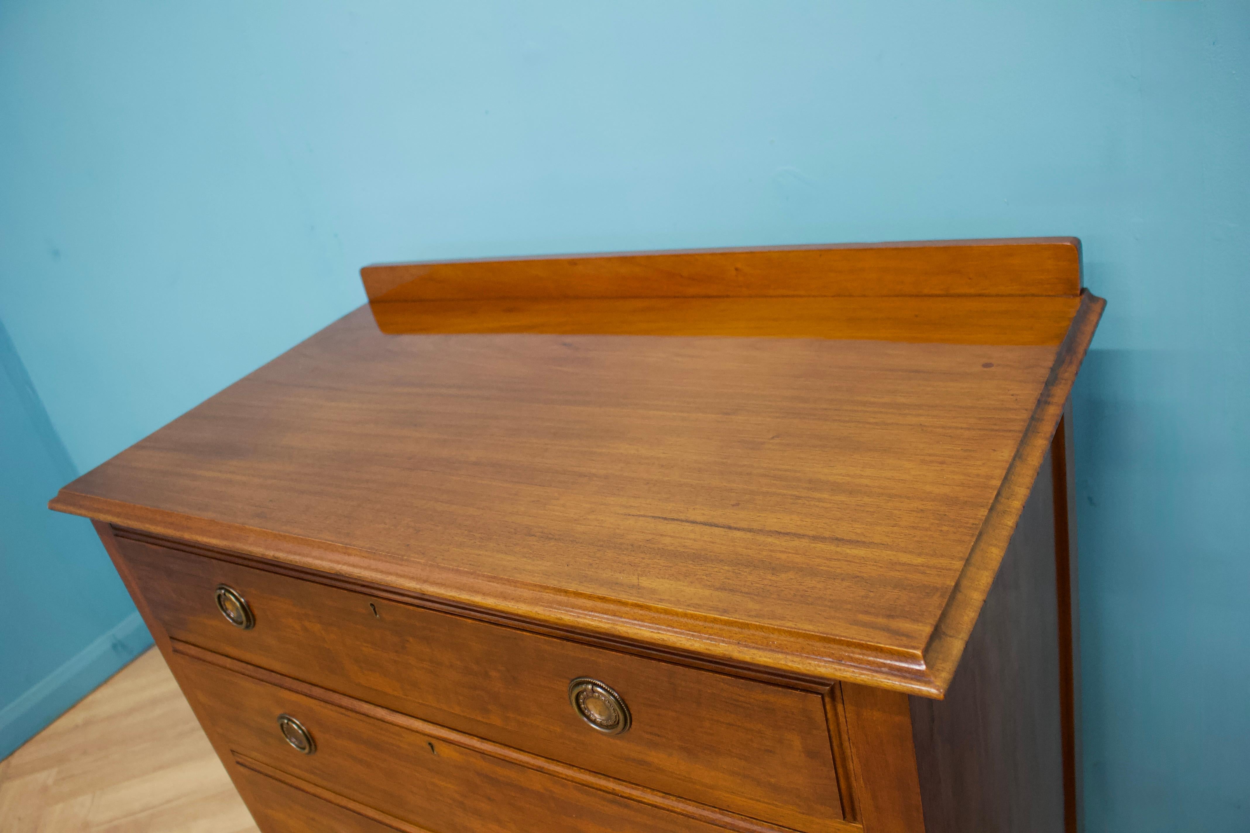 Antique British Edwardian Chest of Drawers, 1900 In condizioni buone in vendita a South Shields, GB